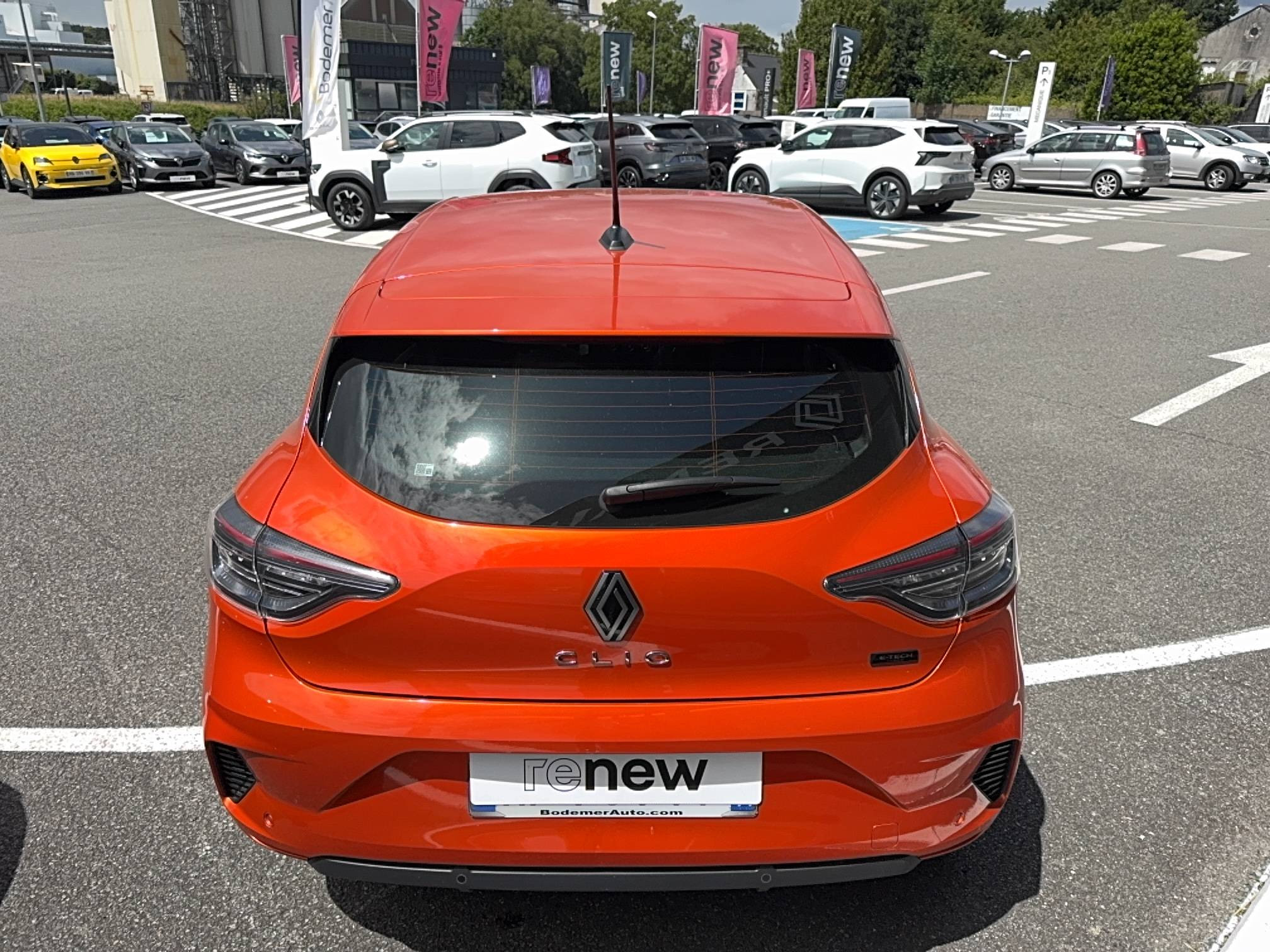 Vente en ligne Renault Clio 5 Clio E-Tech full hybrid 145 ch GSR2 au prix de 19 990 €