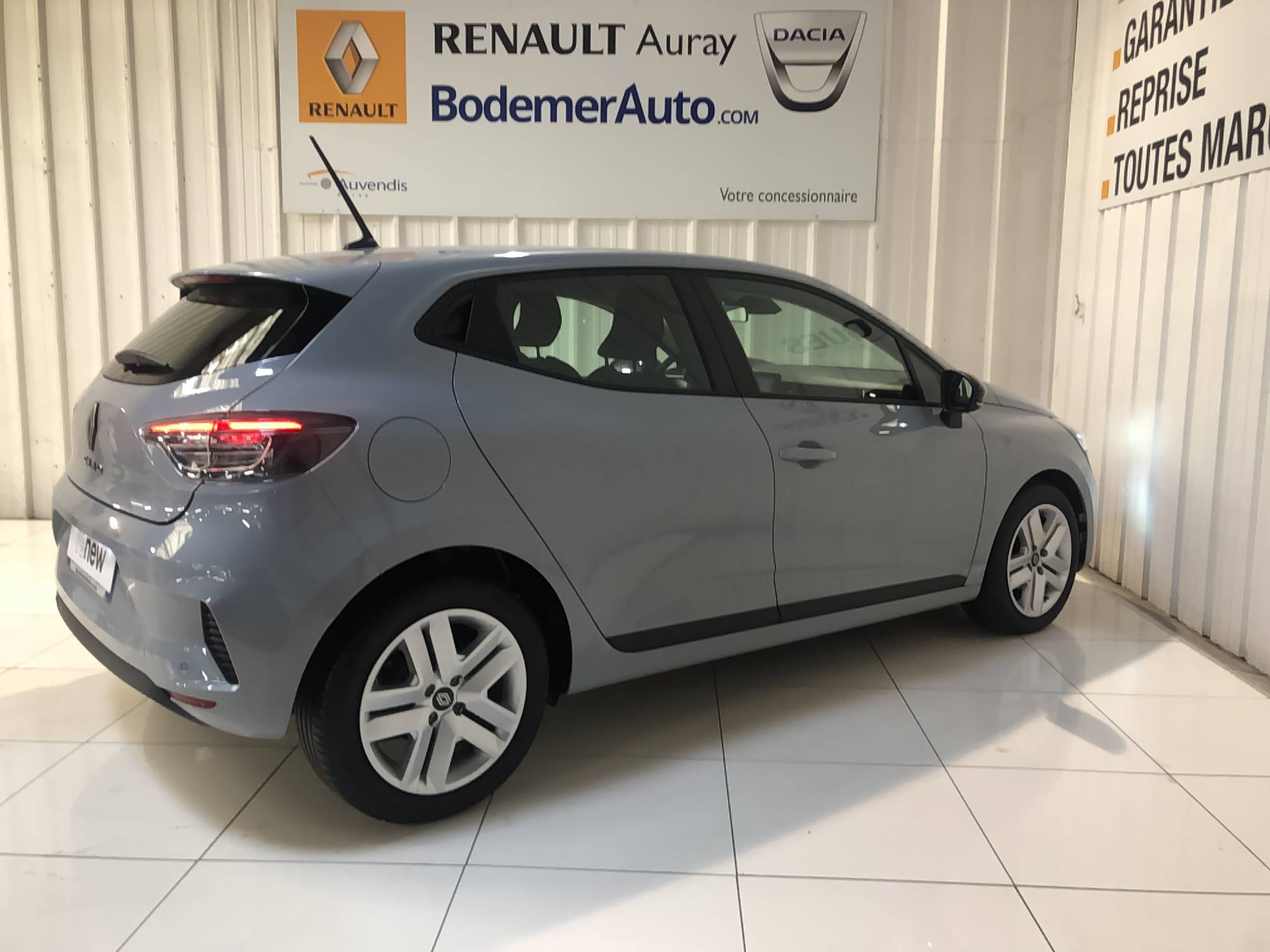 Vente en ligne Renault Clio 5 Clio TCe 90 au prix de 15 990 €