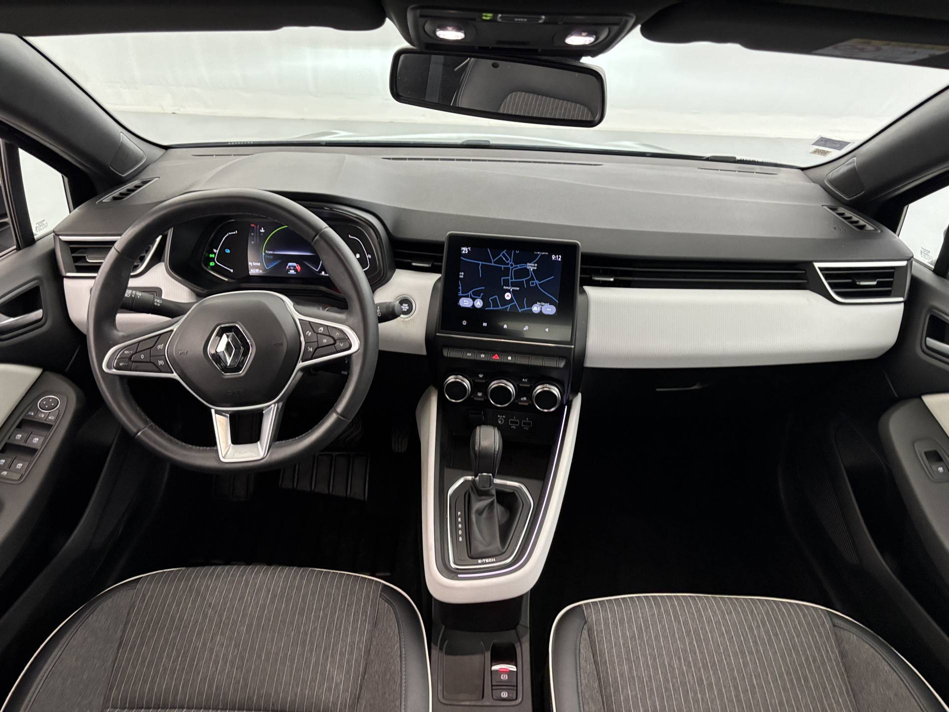 Vente en ligne Renault Clio 5 Clio E-Tech 140 - 21N au prix de 15 790 €