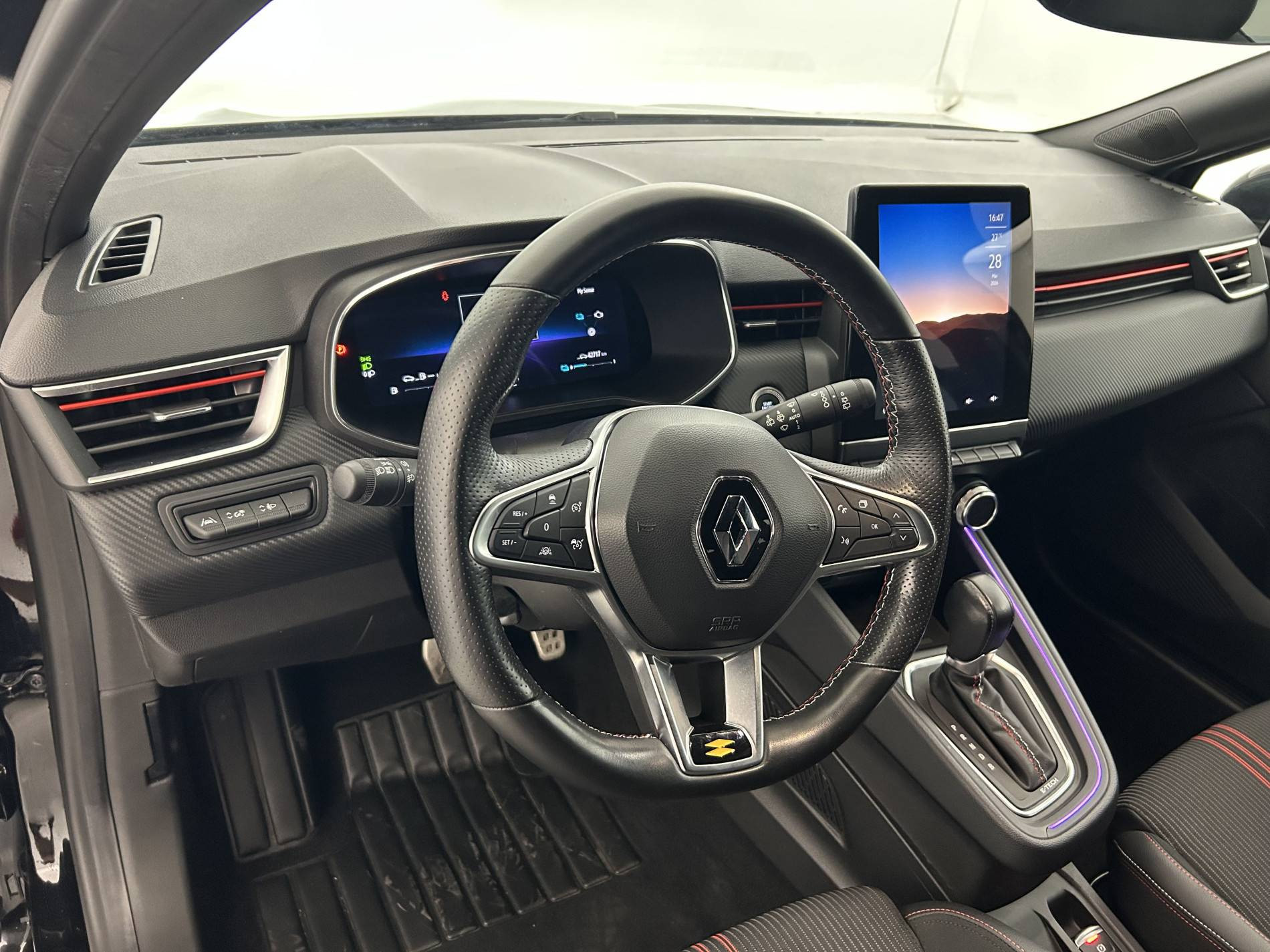 Vente en ligne Renault Clio 5 Clio E-Tech hybride 145 au prix de 17 990 €