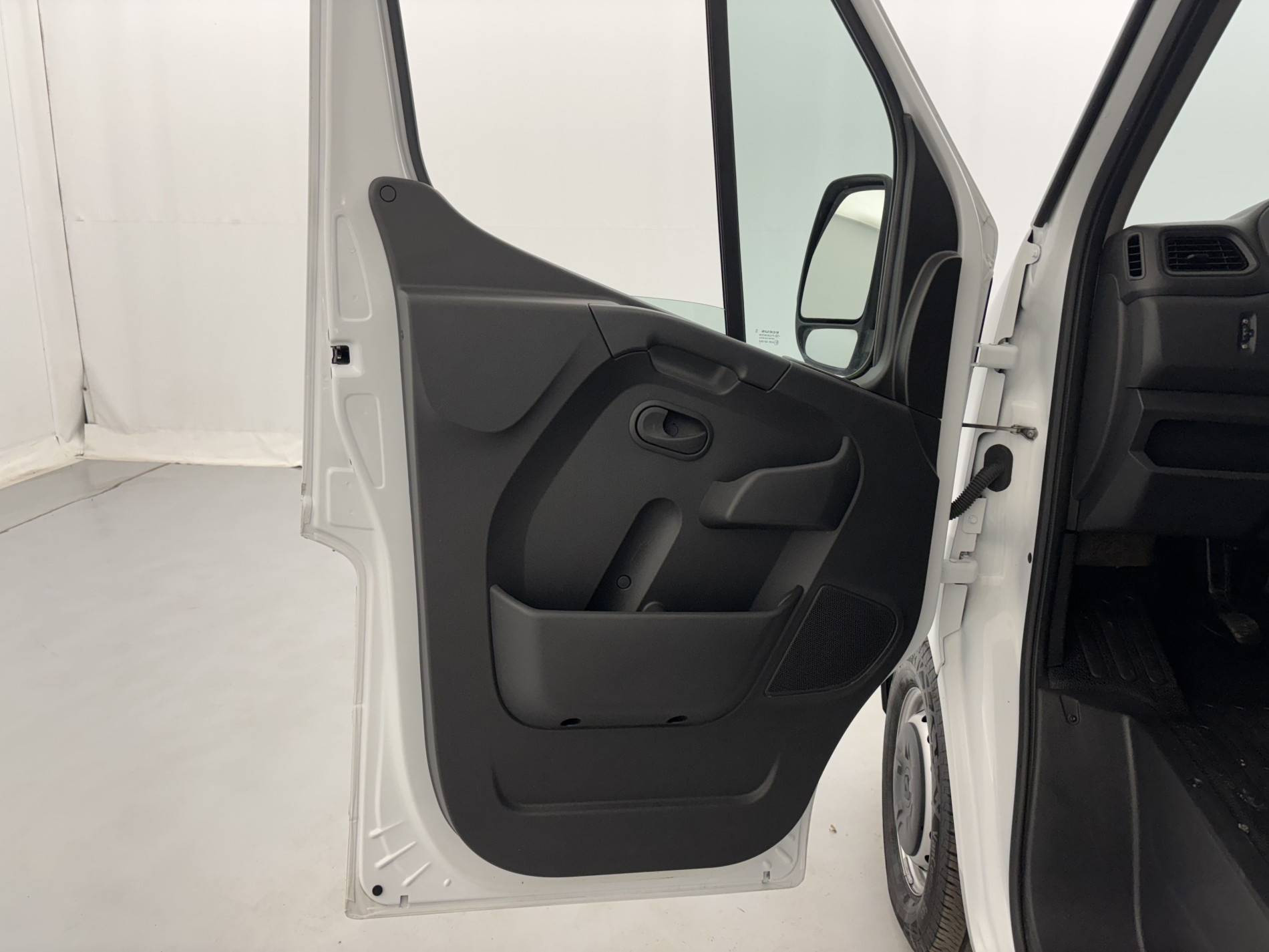 Vente en ligne Renault Master Fourgon MASTER FGN TRAC F3500 L3H3 BLUE DCI 135 au prix de 27 000 €