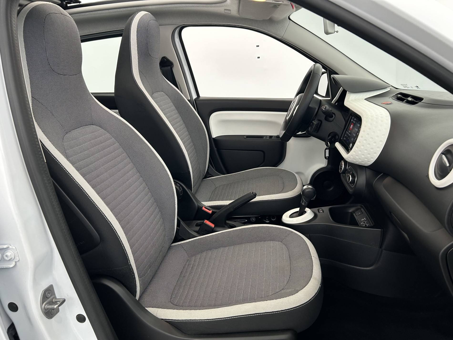Vente en ligne Renault Twingo Electrique Twingo III E-Tech au prix de 11 990 €