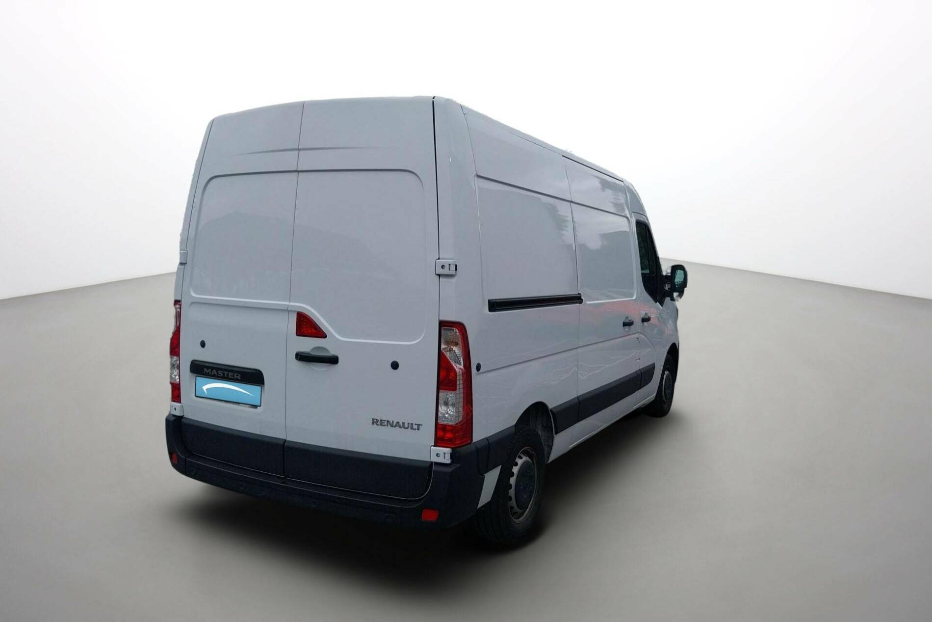 Vente en ligne Renault Master Fourgon MASTER FGN TRAC F3500 L2H2 BLUE DCI 135 au prix de 23 590 €
