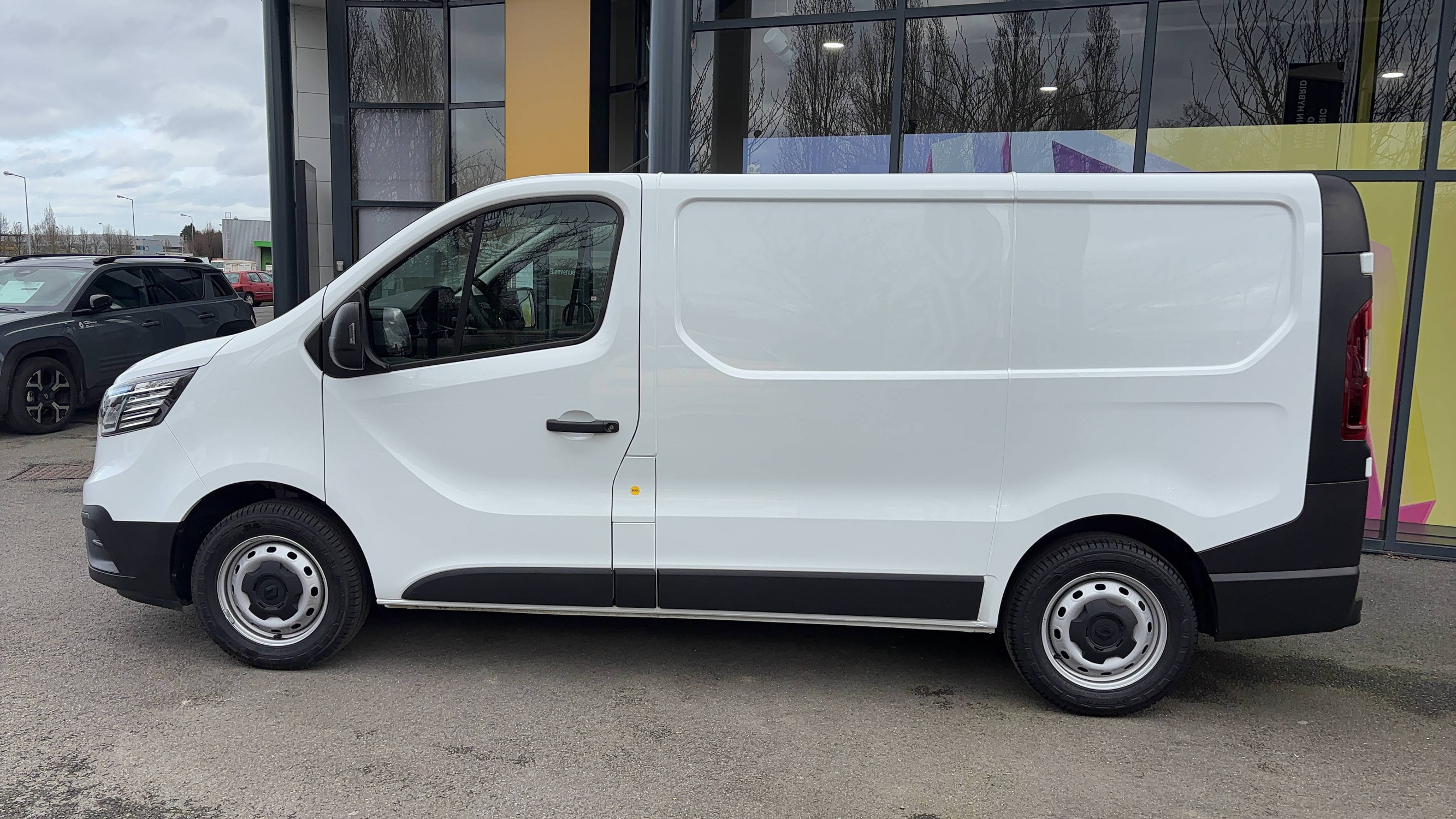Vente en ligne Renault Trafic 3 Fourgon TRAFIC FGN L1H1 3000 KG BLUE DCI 130 au prix de 25 990 €