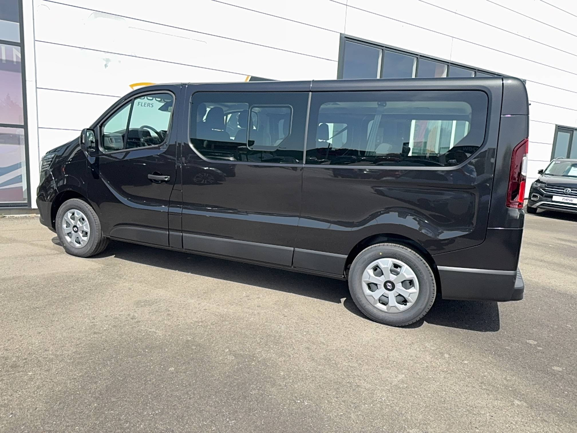 Vente en ligne Renault Trafic 3 Fourgon TRAFIC FG BLUE DCI 150 L2H2 3T GSR2 au prix de 30 990 €