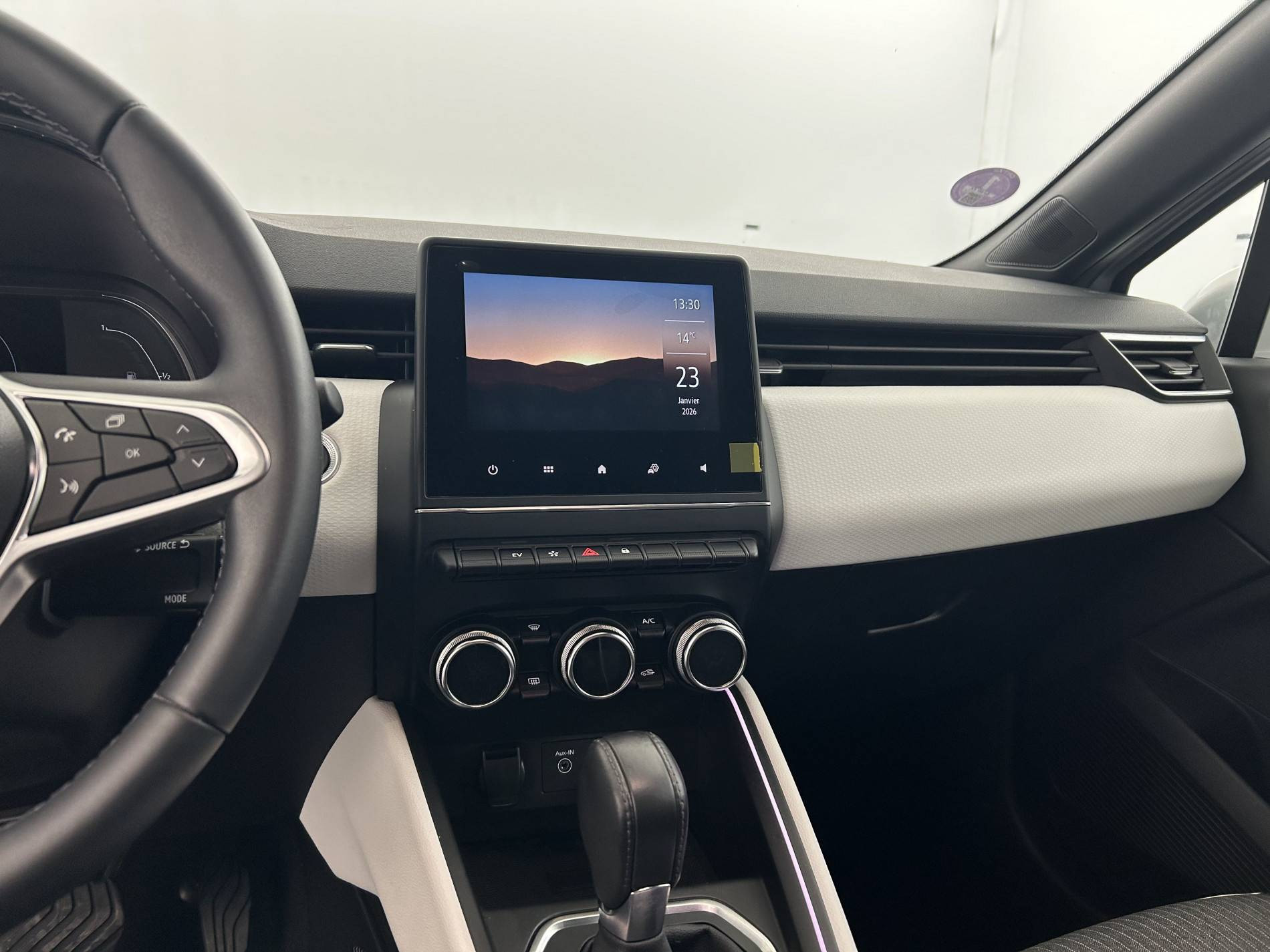 Vente en ligne Renault Clio 5 Clio E-Tech 140 - 21N au prix de 16 990 €