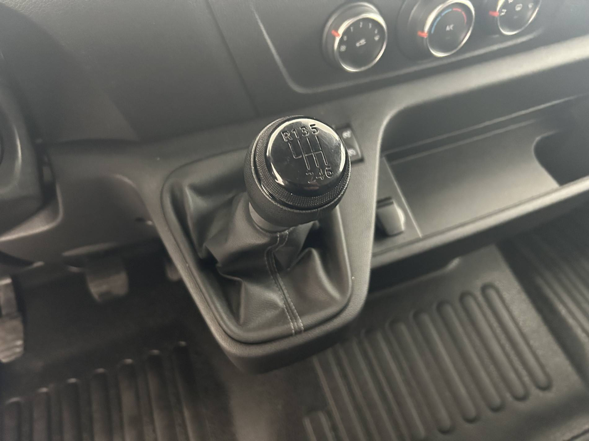 Vente en ligne Renault Master Fourgon MASTER FGN TRAC F3500 L2H2 BLUE DCI 135 au prix de 26 990 €