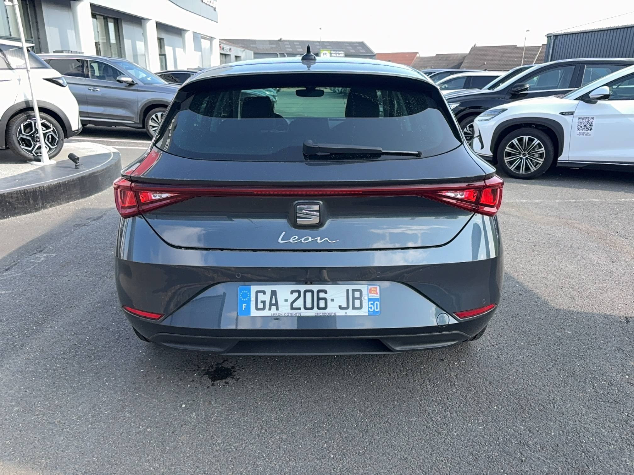Vente en ligne Seat Leon Sportstourer  1.0 TSI 110 BVM6 au prix de 15 990 €