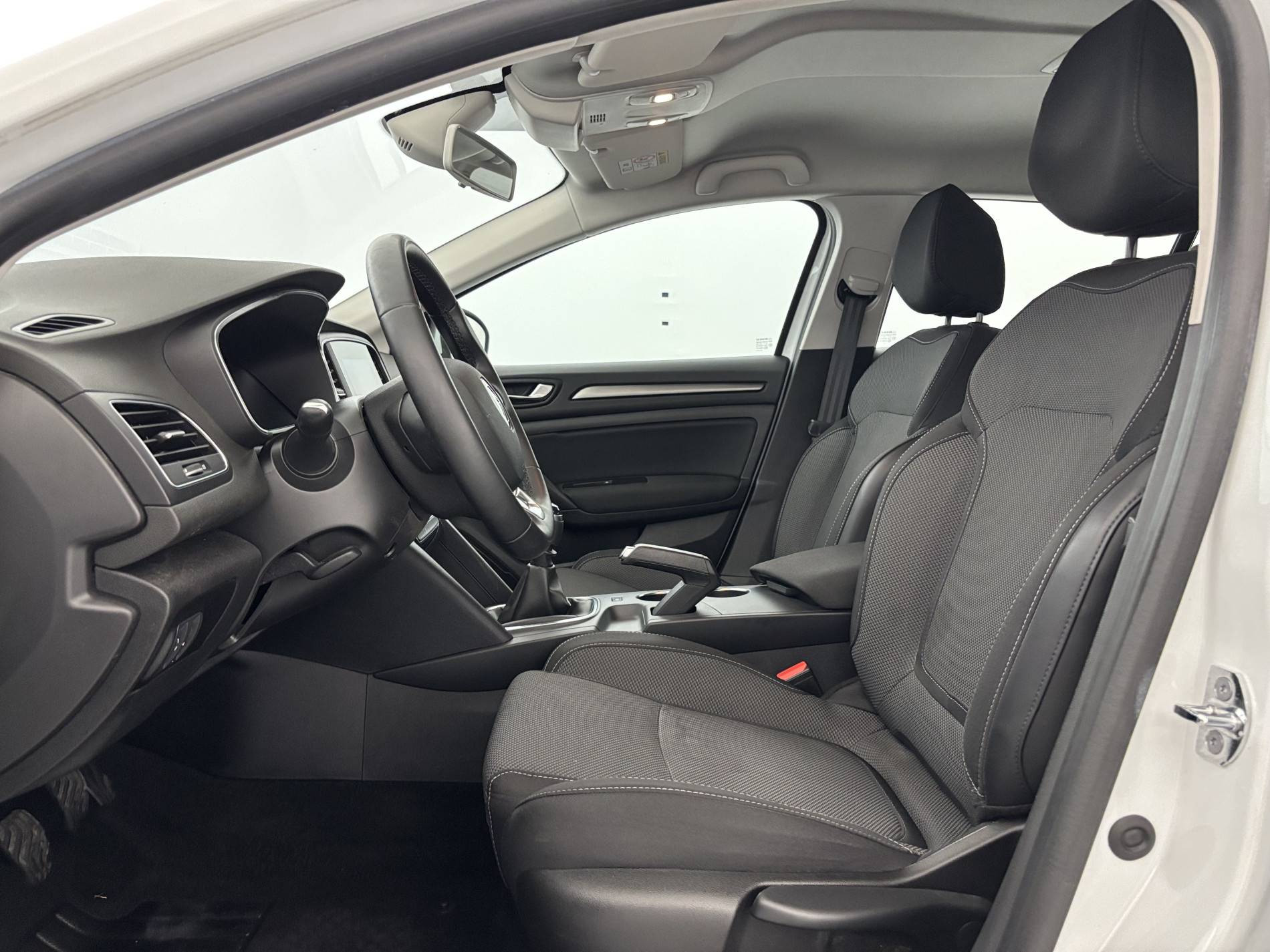 Vente en ligne Renault Megane 4  BLUE DCI 115 au prix de 12 990 €