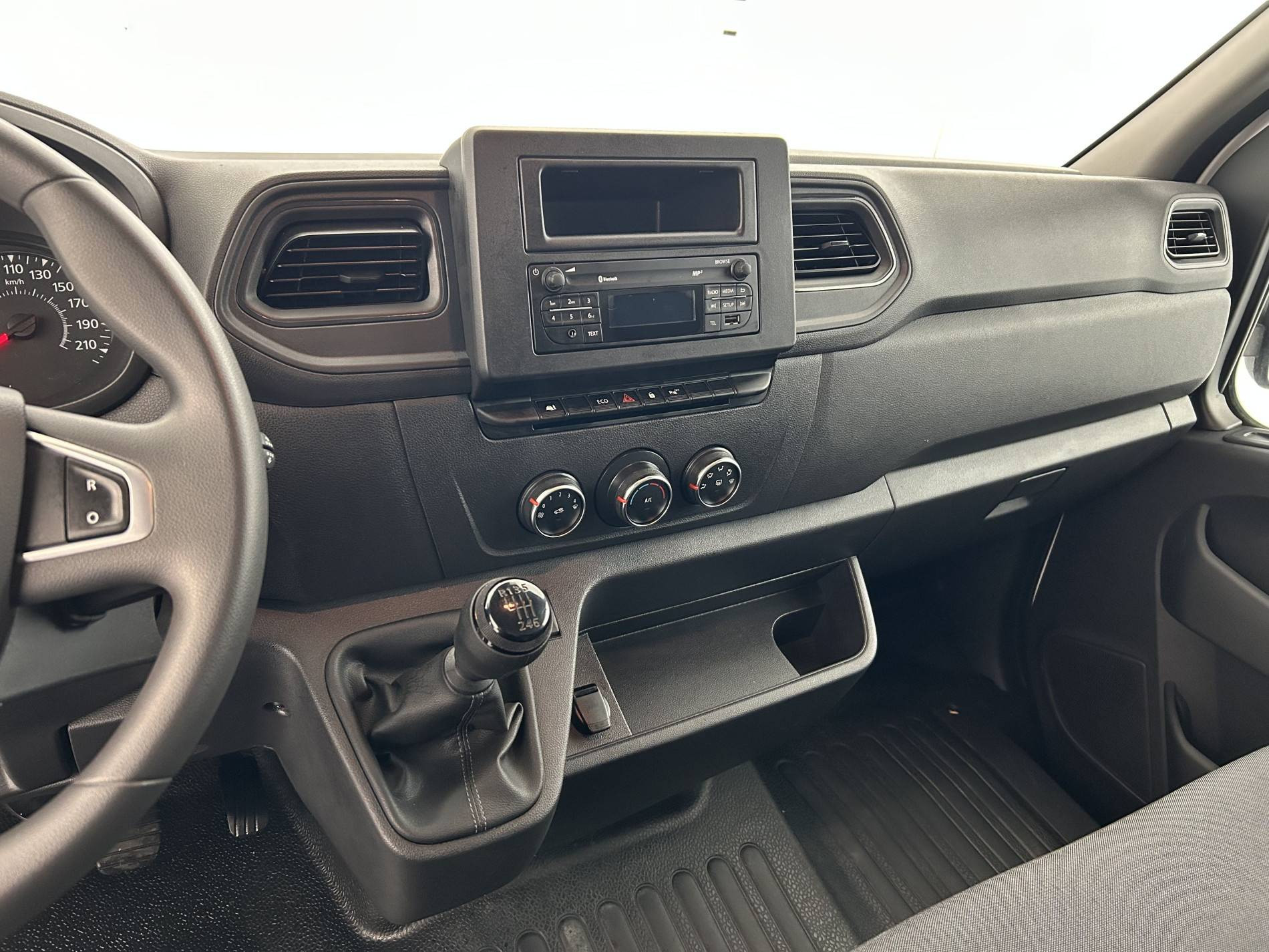 Vente en ligne Renault Master Fourgon MASTER FGN TRAC F3500 L2H2 BLUE DCI 135 au prix de 26 990 €