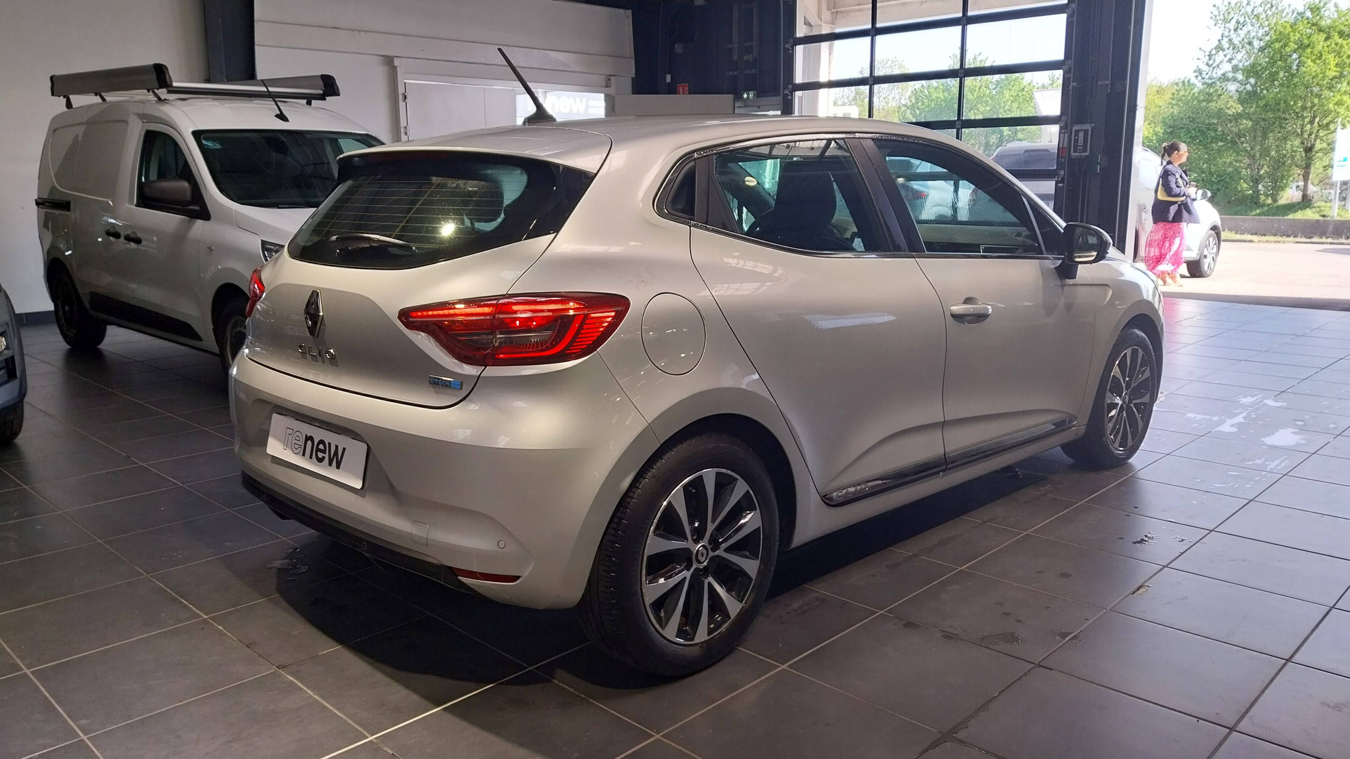 Vente en ligne Renault Clio 5 Clio E-Tech 140 - 21N au prix de 16 890 €