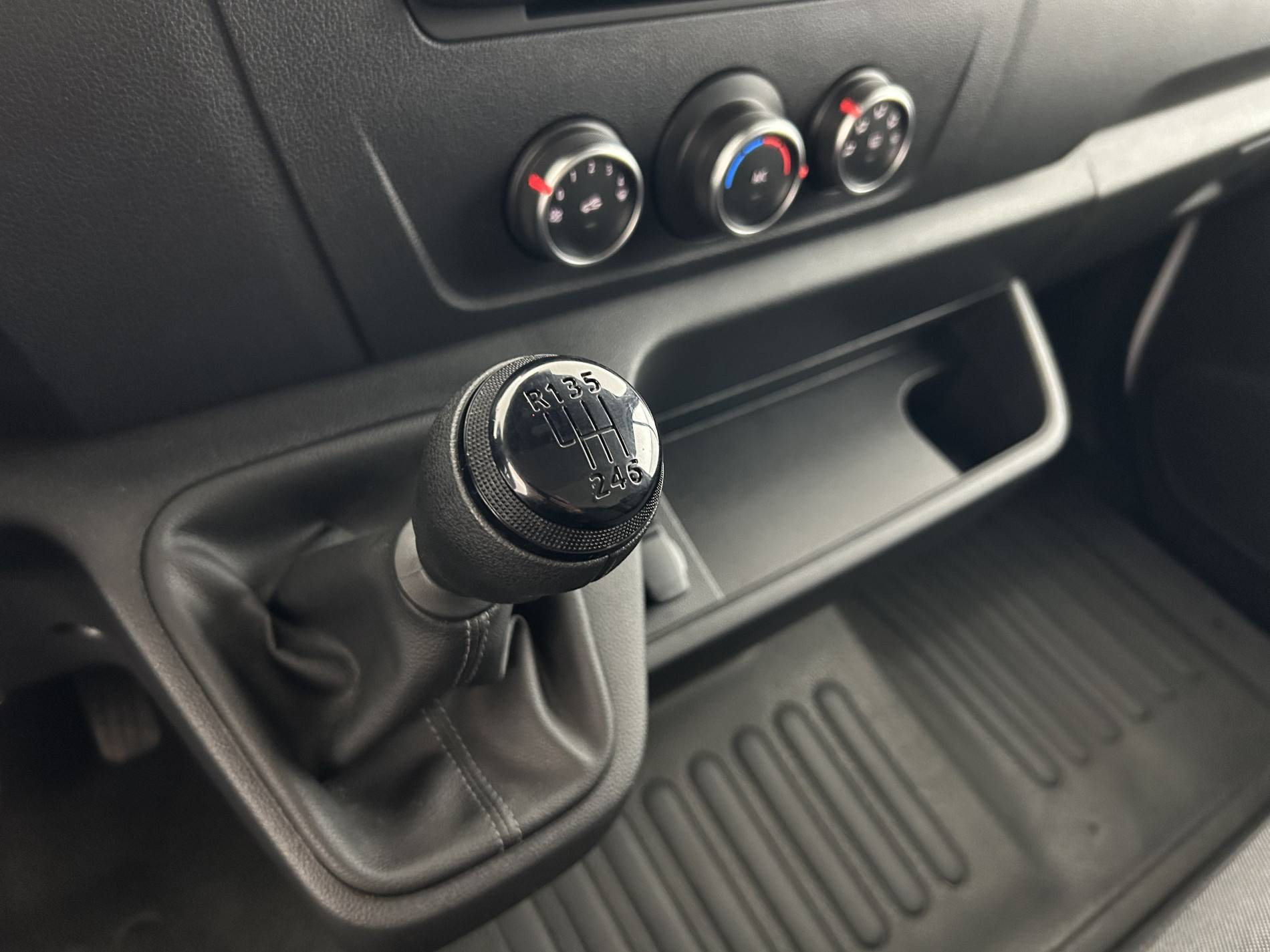 Vente en ligne Renault Master Fourgon MASTER FGN TRAC F3500 L3H3 BLUE DCI 135 au prix de 29 990 €