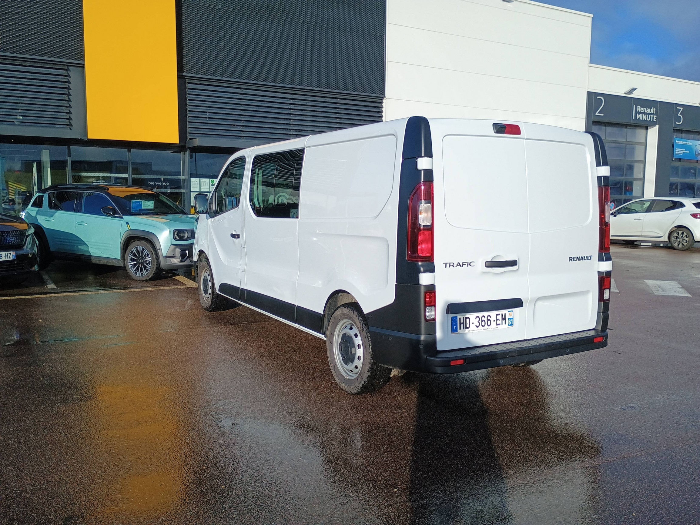 Vente en ligne Renault Trafic Cabine Approfondie TRAFIC CA L2H1 3T BLUE DCI 170 AUTO au prix de 37 991 €