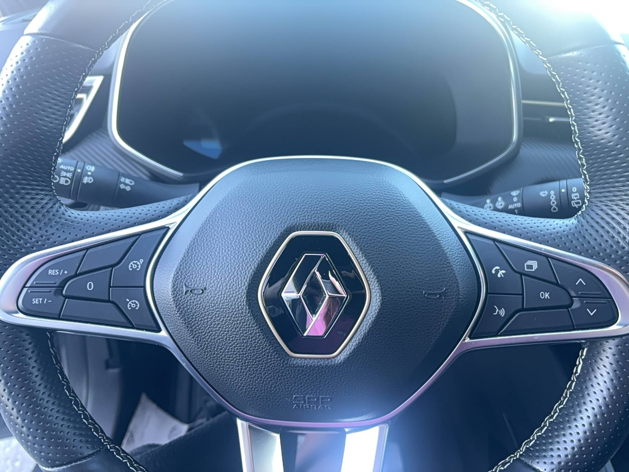 Vente en ligne Renault Clio 5 Clio E-Tech full hybrid 145 au prix de 19 490 €