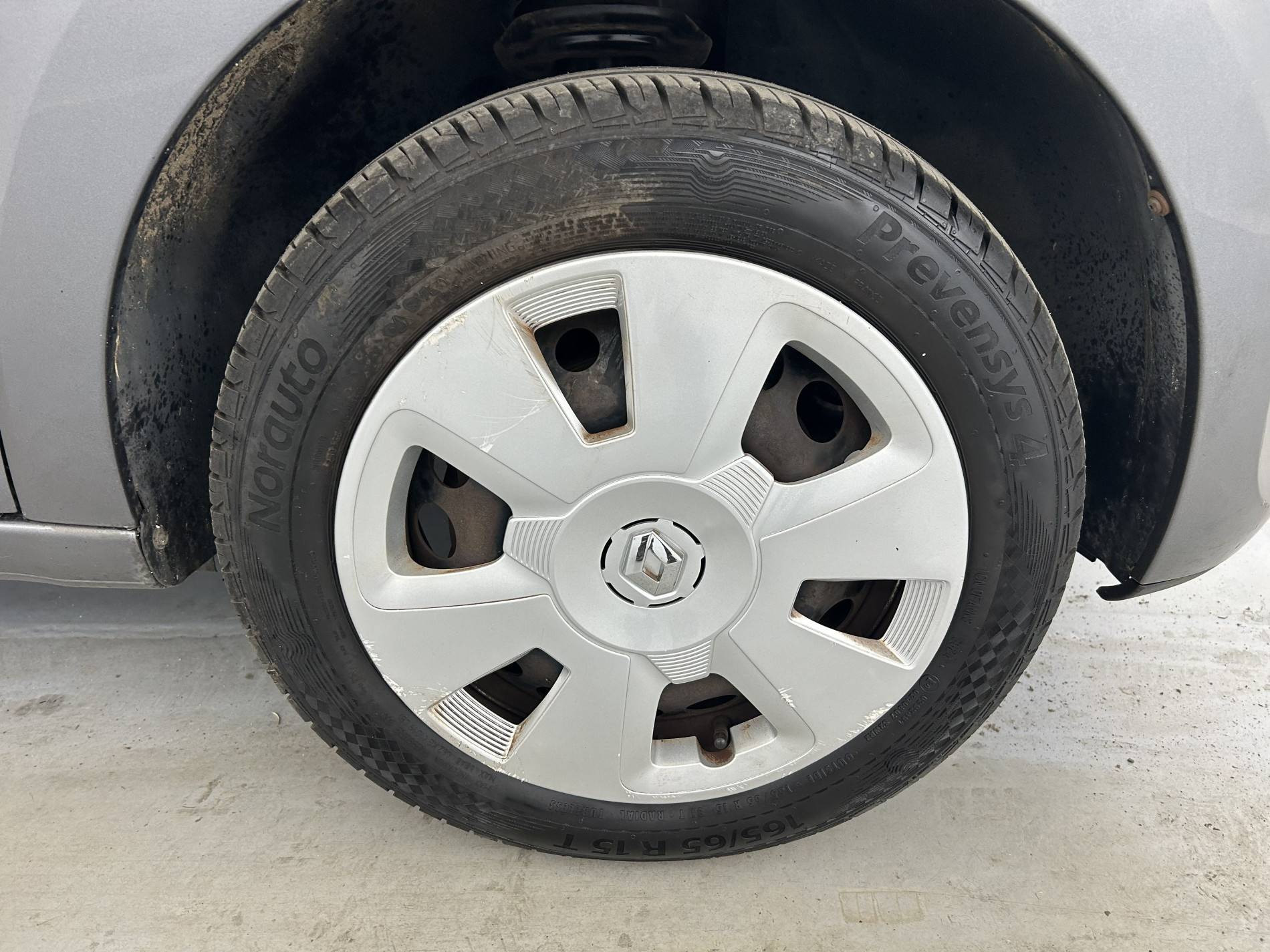 Vente en ligne Renault Twingo 3  1.0 SCe 70 E6 au prix de 8 990 €