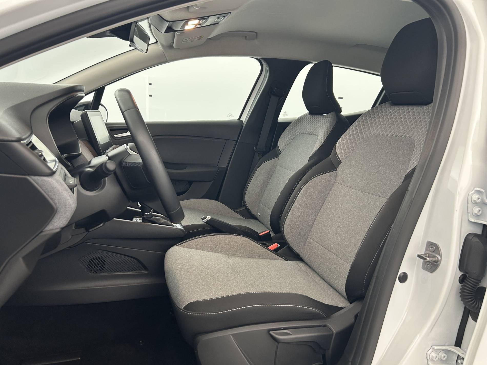 Vente en ligne Renault Clio 5 Clio E-Tech full hybrid 145 au prix de 17 990 €