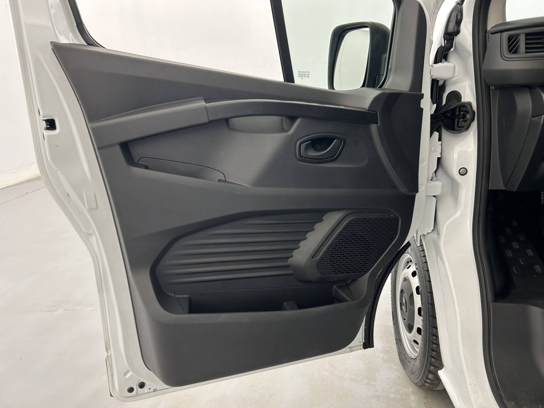 Vente en ligne Renault Trafic 3 Fourgon TRAFIC FGN L1H1 3000 KG BLUE DCI 130 au prix de 21 590 €