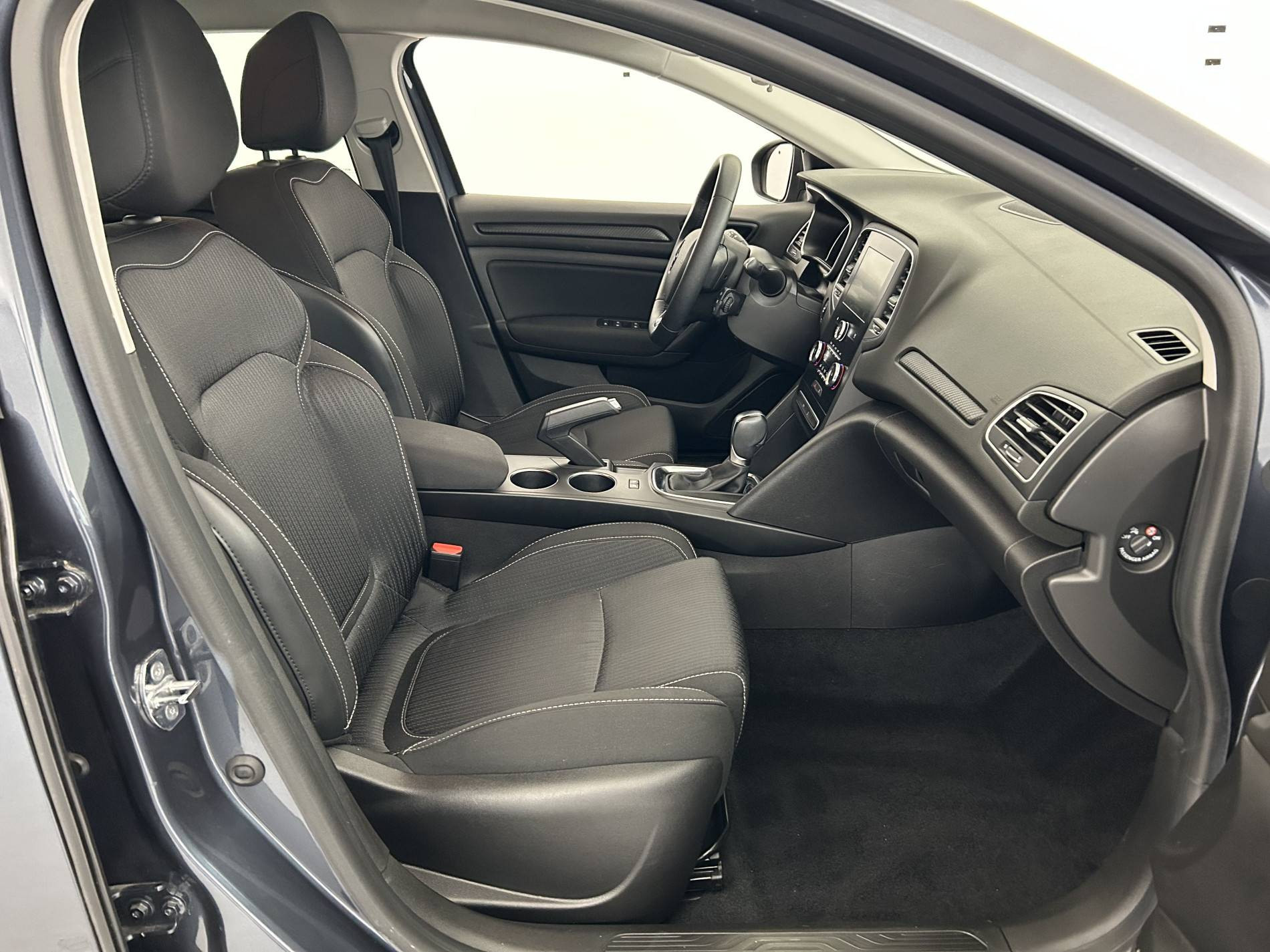 Vente en ligne Renault Megane 4 Mégane IV Berline Blue dCi 115 EDC au prix de 14 790 €
