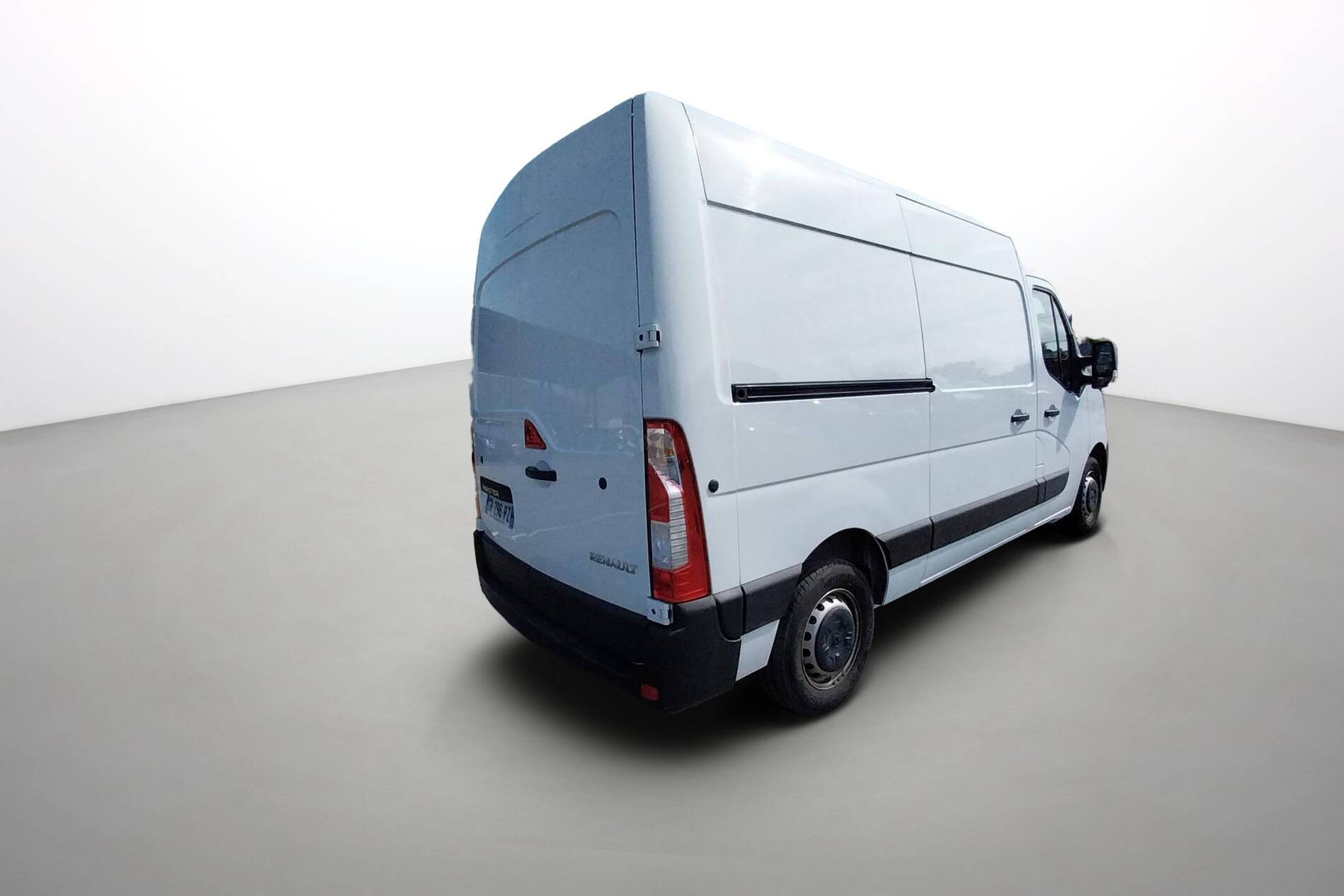 Vente en ligne Renault Master Fourgon MASTER FGN TRAC F3500 L2H2 BLUE DCI 135 au prix de 26 490 €