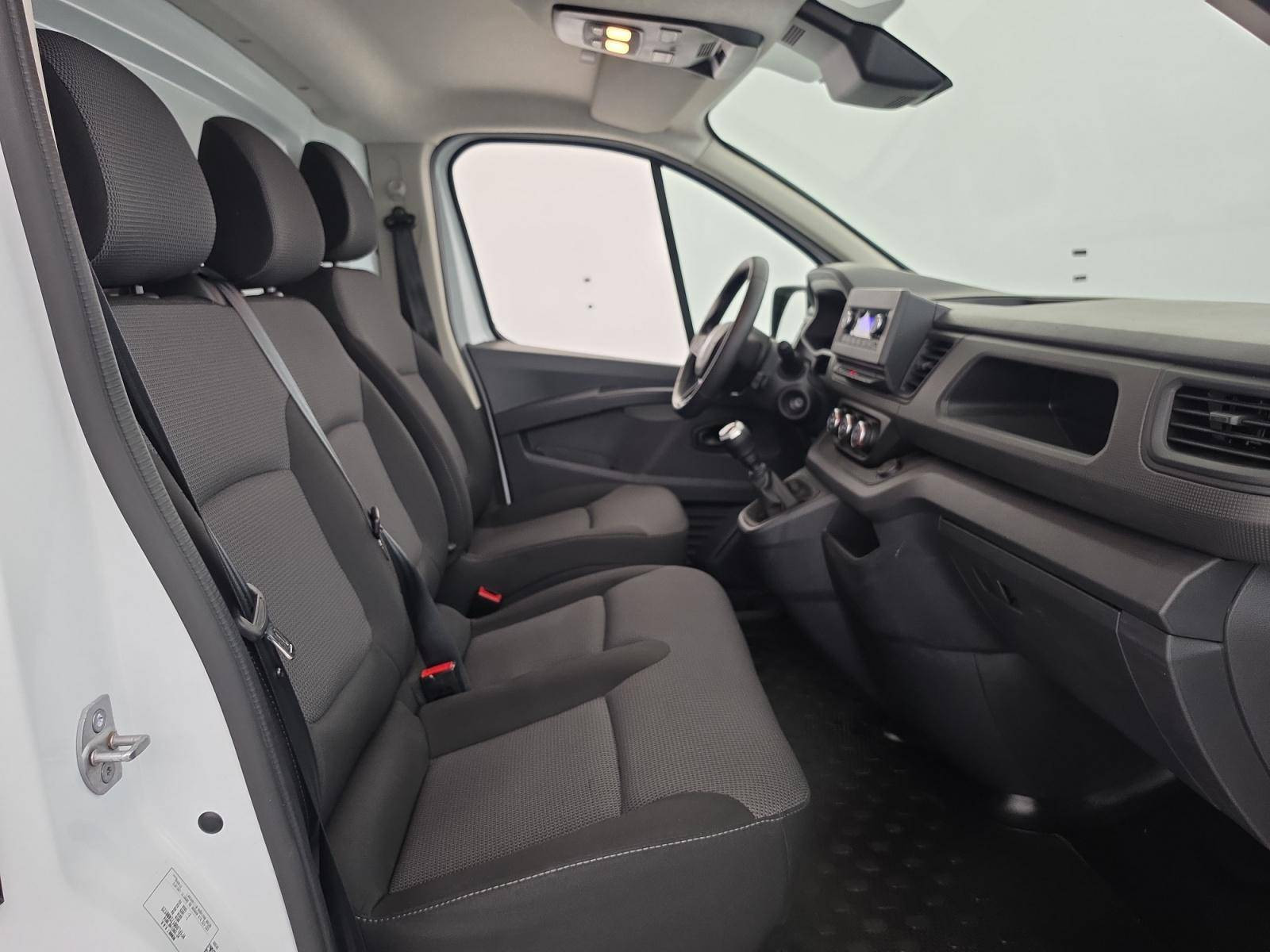 Vente en ligne Renault Trafic 3 Fourgon TRAFIC FG BLUE DCI 130 L1H1 3T GSR2 au prix de 22 990 €