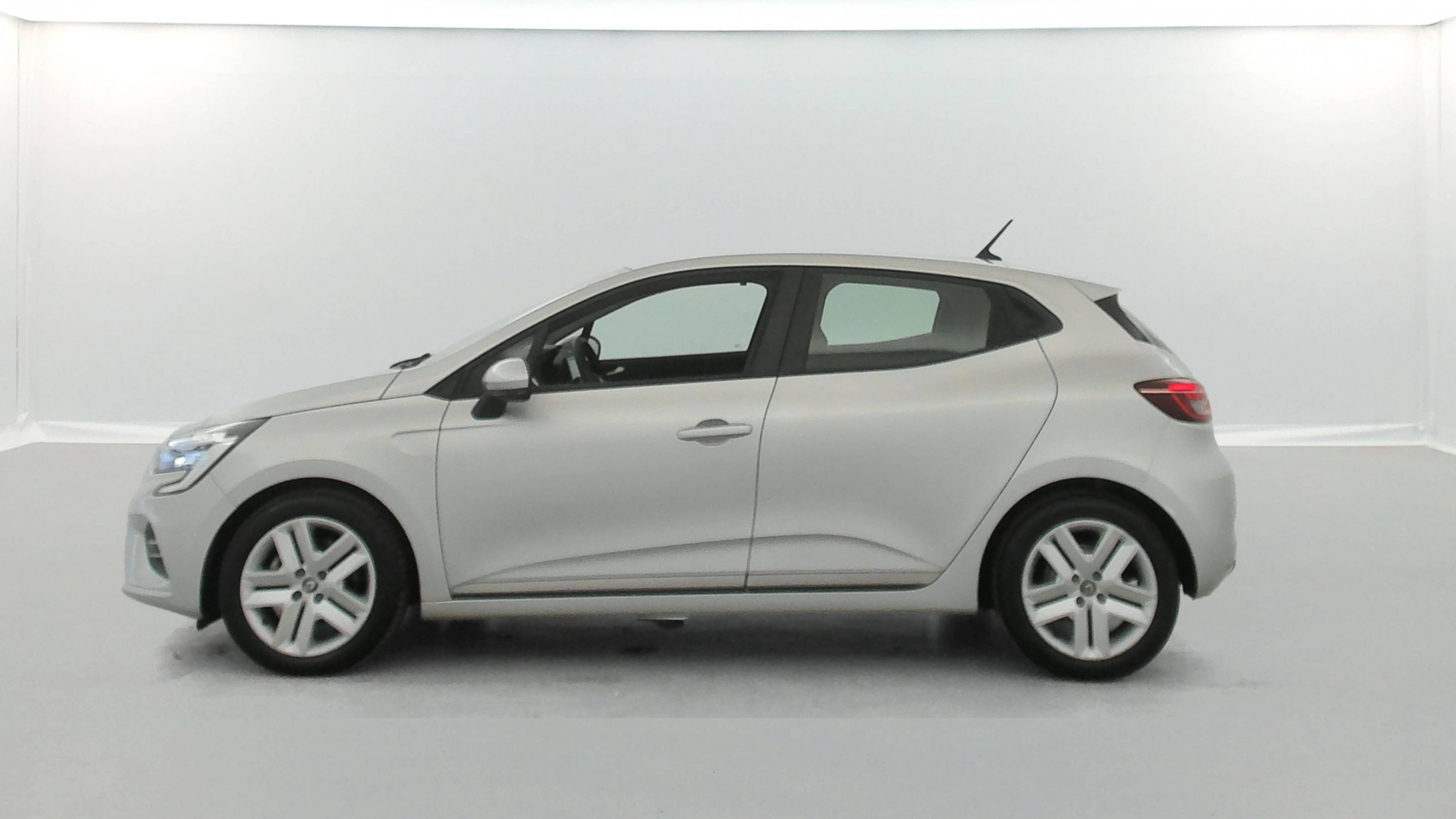 Vente en ligne Renault Clio 5 Clio E-Tech 140 - 21N au prix de 15 990 €