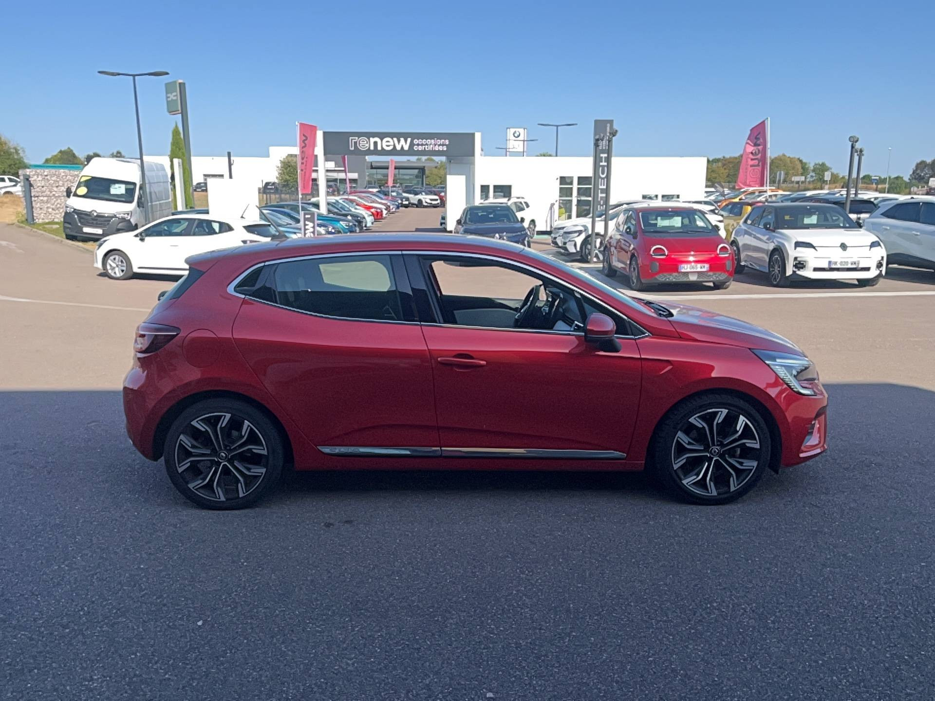 Vente en ligne Renault Clio 5 Clio E-Tech 140 au prix de 14 990 €