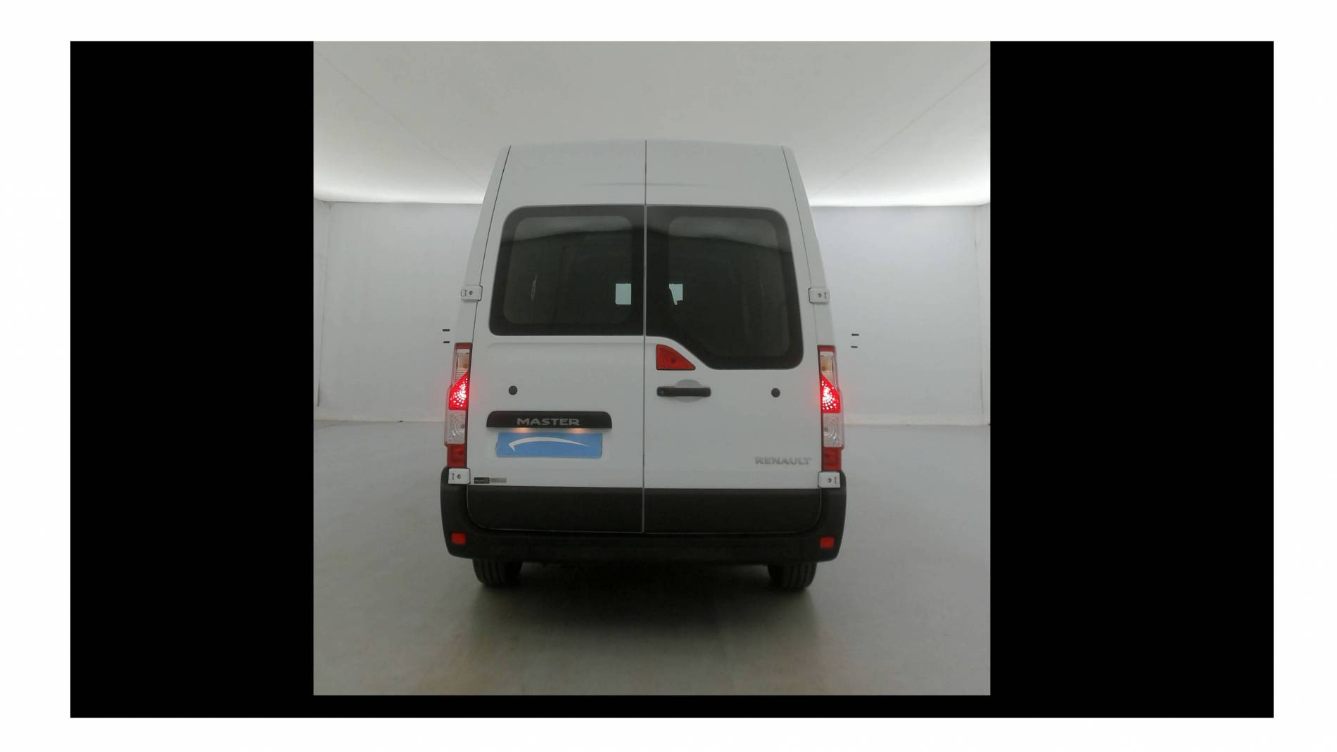 Vente en ligne Renault Master Fourgon MASTER FGN TRAC F3500 L2H2 DCI 135 au prix de 18 990 €