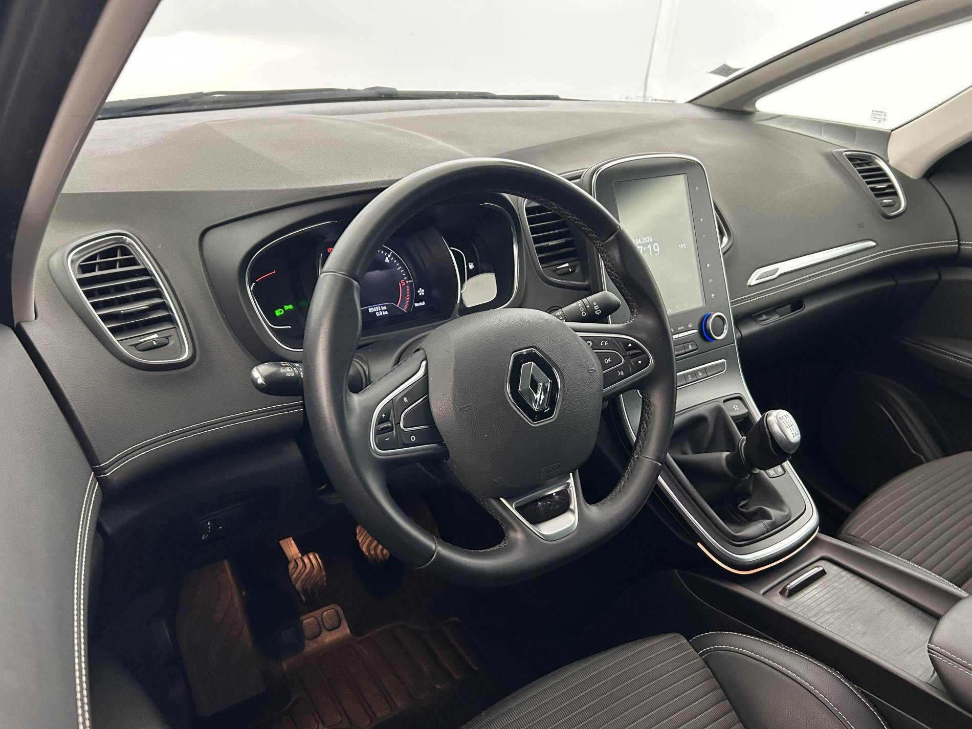 Vente en ligne Renault Scenic 4 Scenic Blue dCi 120 au prix de 16 390 €