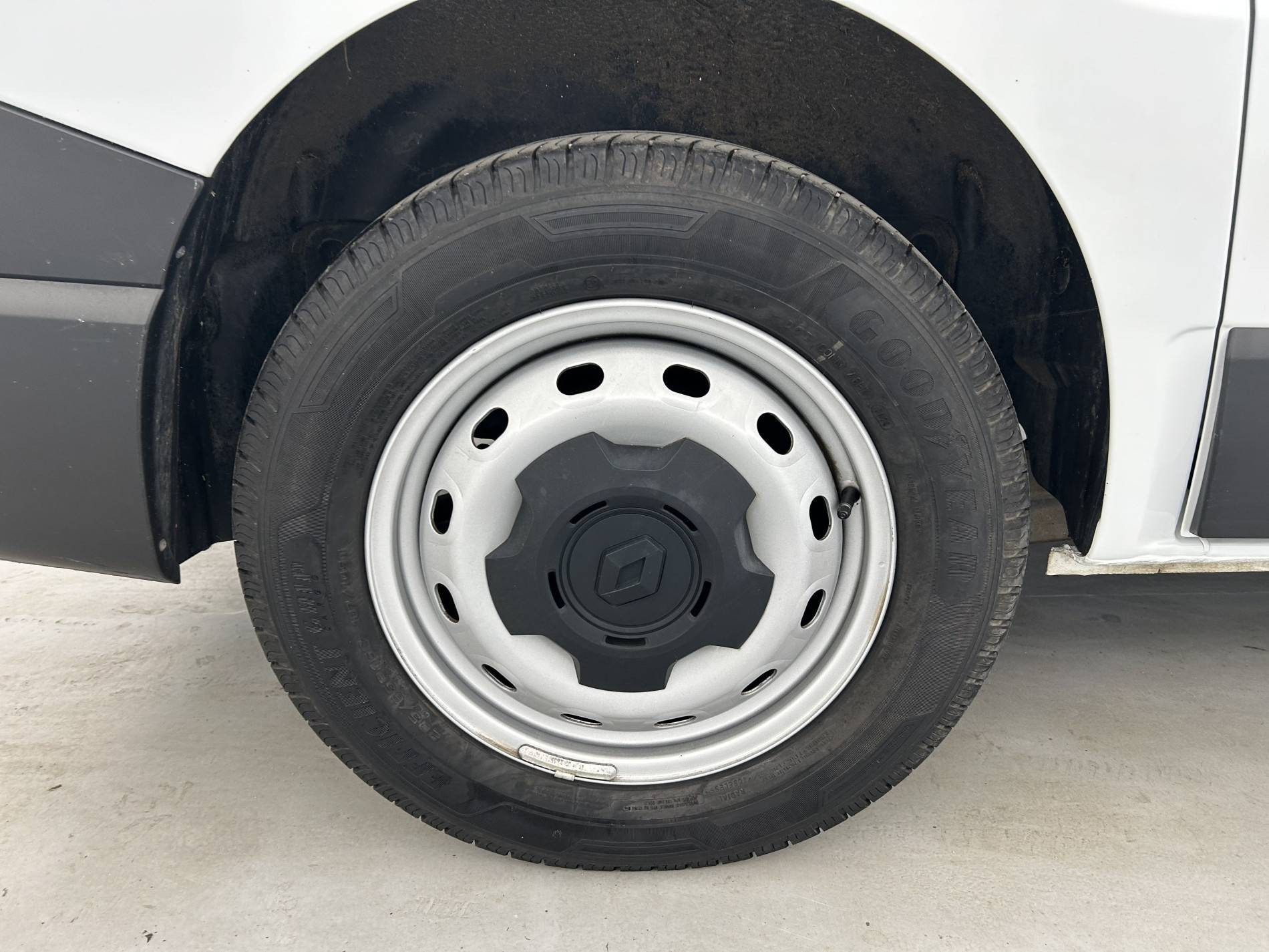 Vente en ligne Renault Trafic 3 Fourgon TRAFIC FG BLUE DCI 130 L1H1 3T GSR2 au prix de 25 390 €