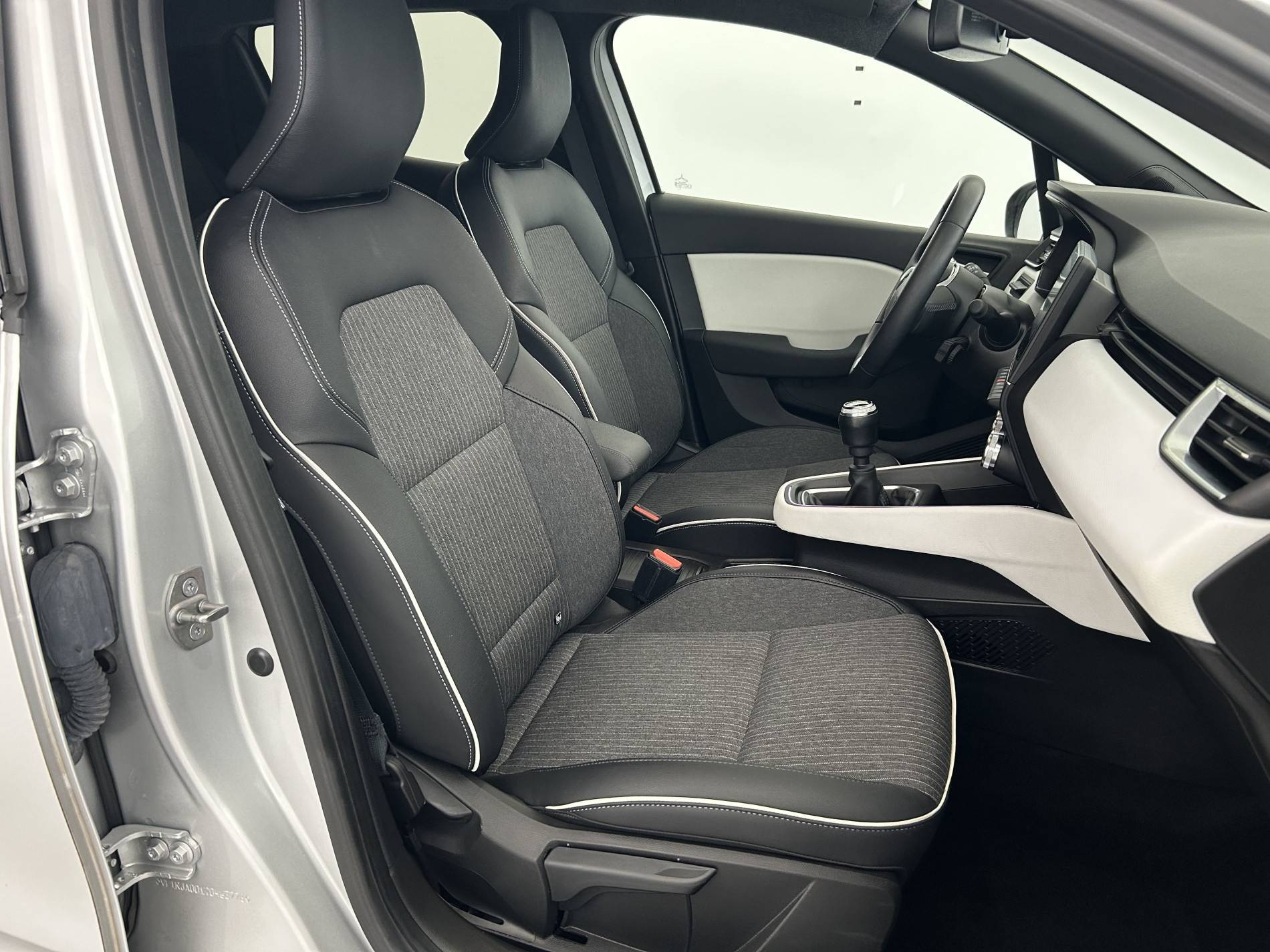 Vente en ligne Renault Clio 5 Clio TCe 90 au prix de 14 990 €