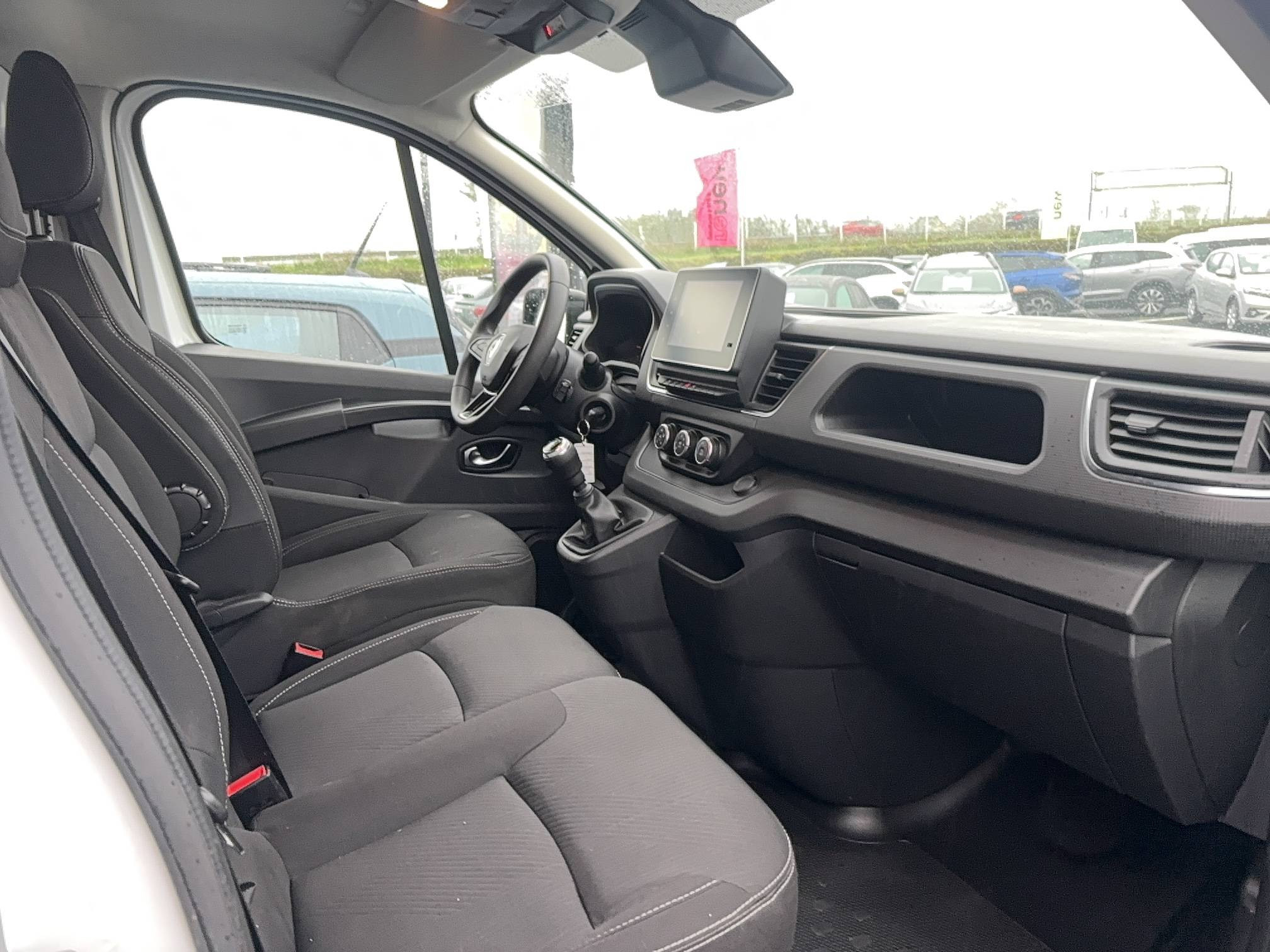 Vente en ligne Renault Trafic 3 Fourgon TRAFIC FGN L1H1 2800 KG BLUE DCI 130 au prix de 17 500 €
