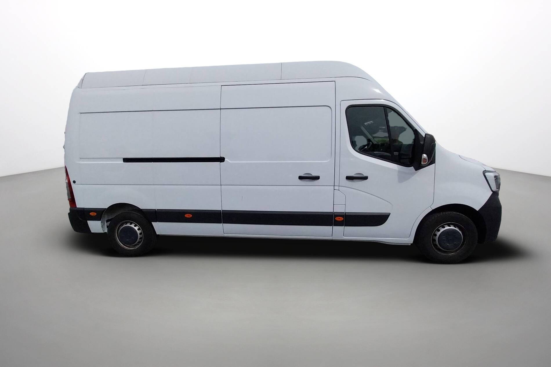 Vente en ligne Renault Master Fourgon MASTER FGN TRAC F3500 L3H3 BLUE DCI 135 au prix de 29 790 €