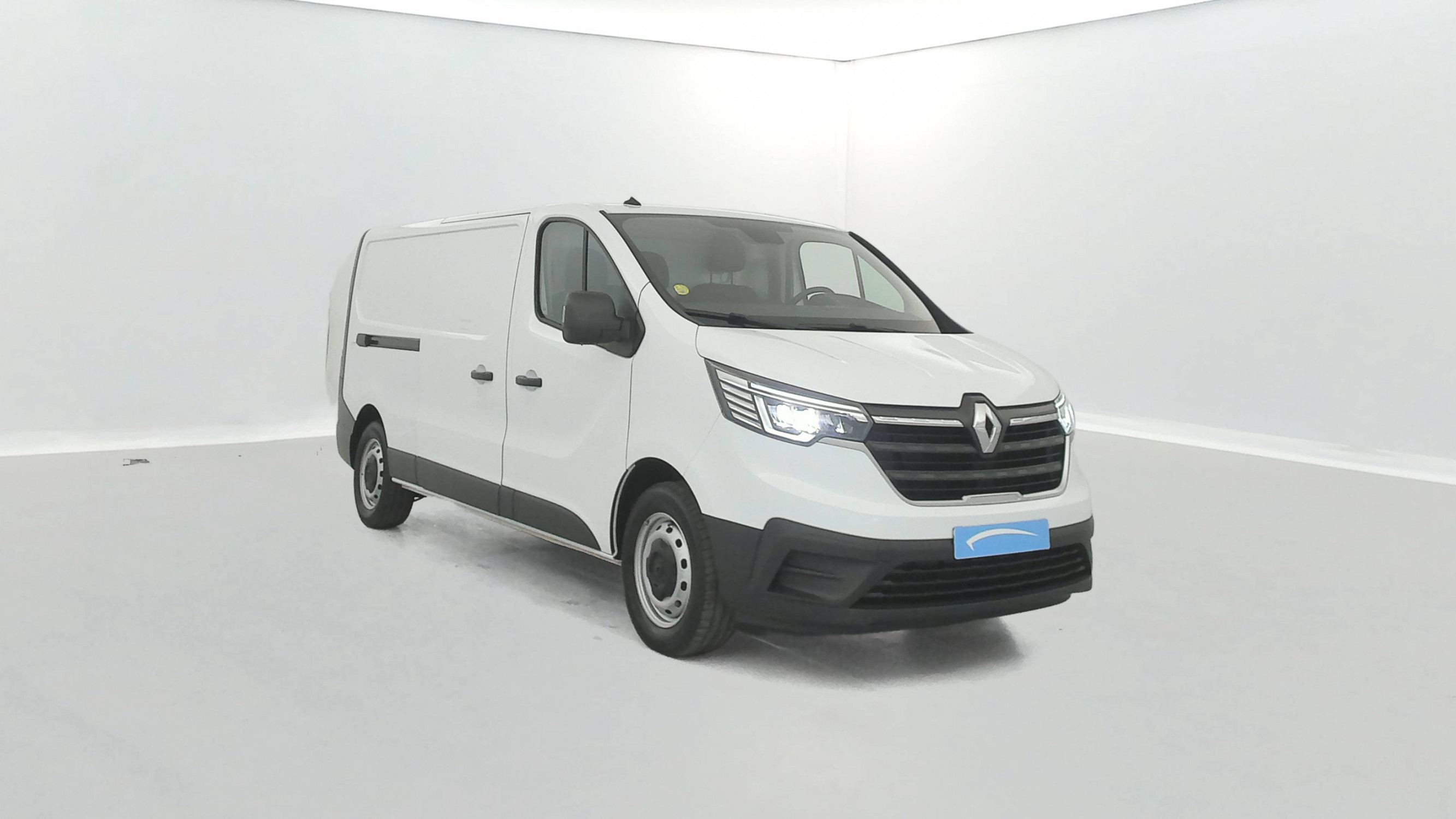 Vente en ligne Renault Trafic 3 Fourgon TRAFIC FGN L2H1 3000 KG BLUE DCI 130 au prix de 23 490 €