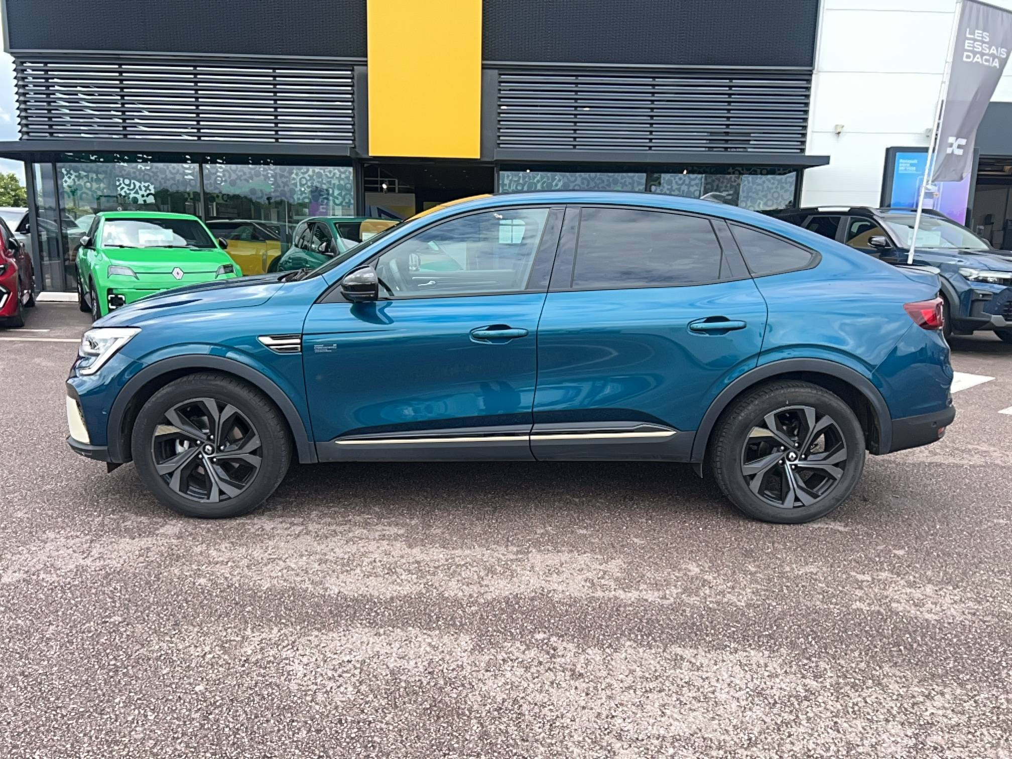 Vente en ligne Renault Arkana  E-Tech hybride 145 - 22 au prix de 22 991 €