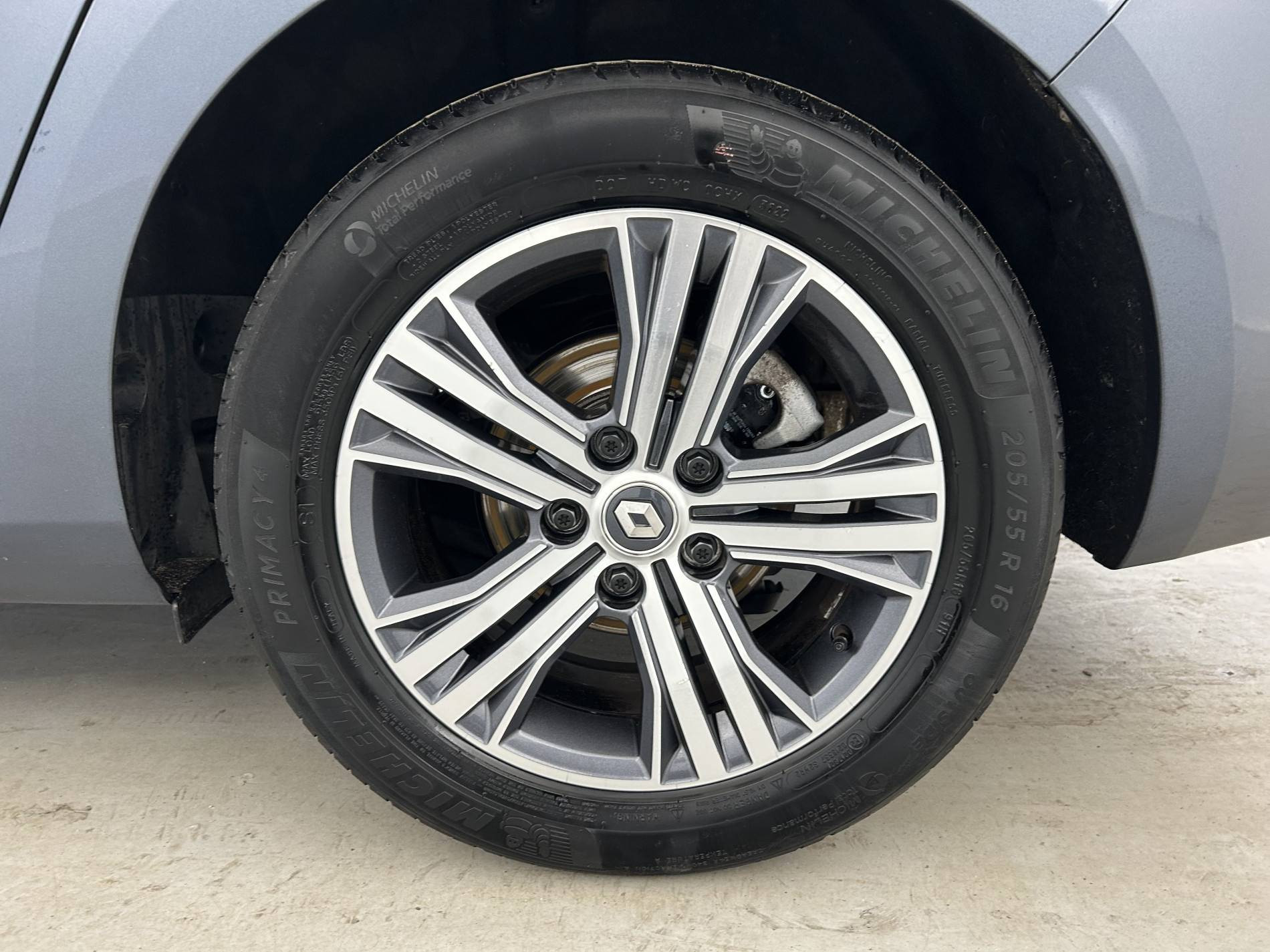 Vente en ligne Renault Megane 4 Estate  TCe 140 au prix de 15 490 €