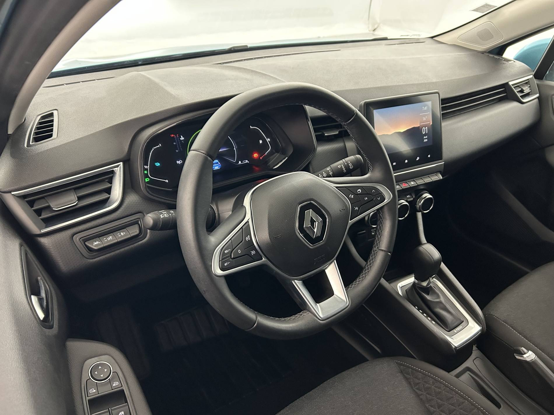 Vente en ligne Renault Clio 5 Clio E-Tech 140 - 21N au prix de 15 390 €