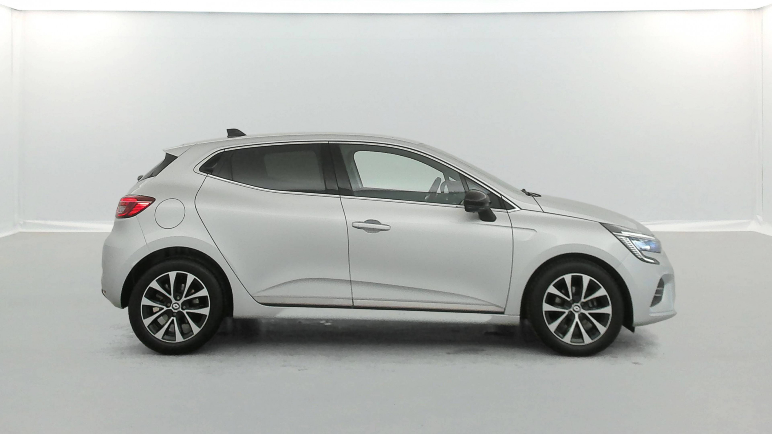 Vente en ligne Renault Clio 5 Clio TCe 90 au prix de 15 690 €