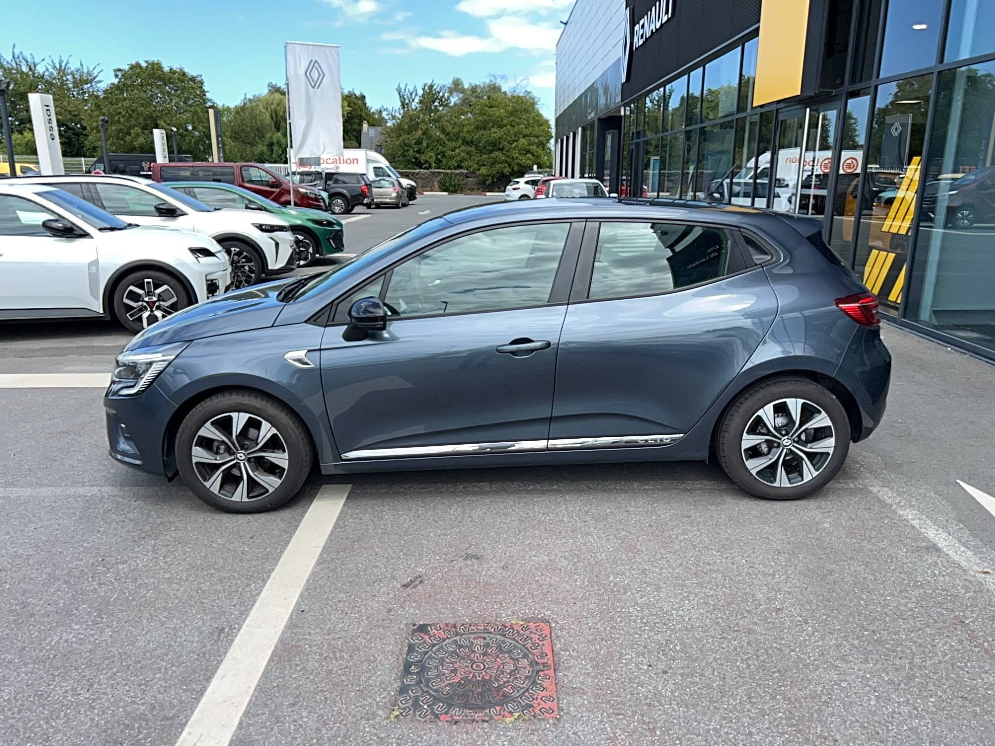 Vente en ligne Renault Clio 5 Clio TCe 90 - 21N au prix de 13 490 €