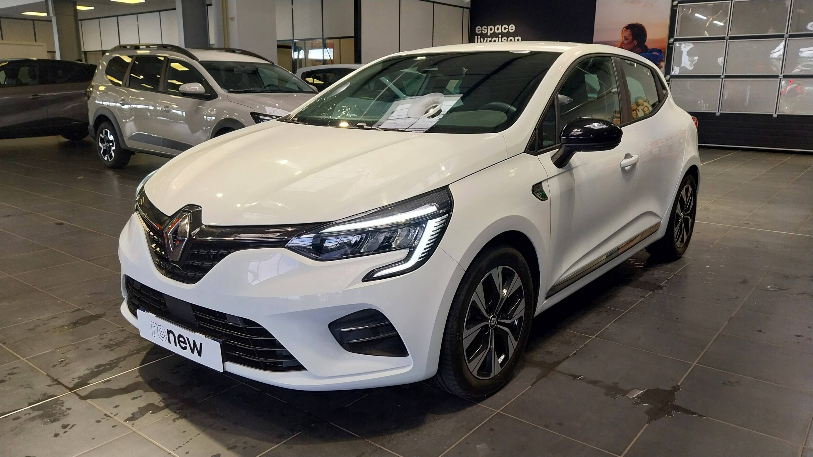 Renault Clio 5 Clio E-Tech 140 - 21N occasion de 2022 en vente à Quimper