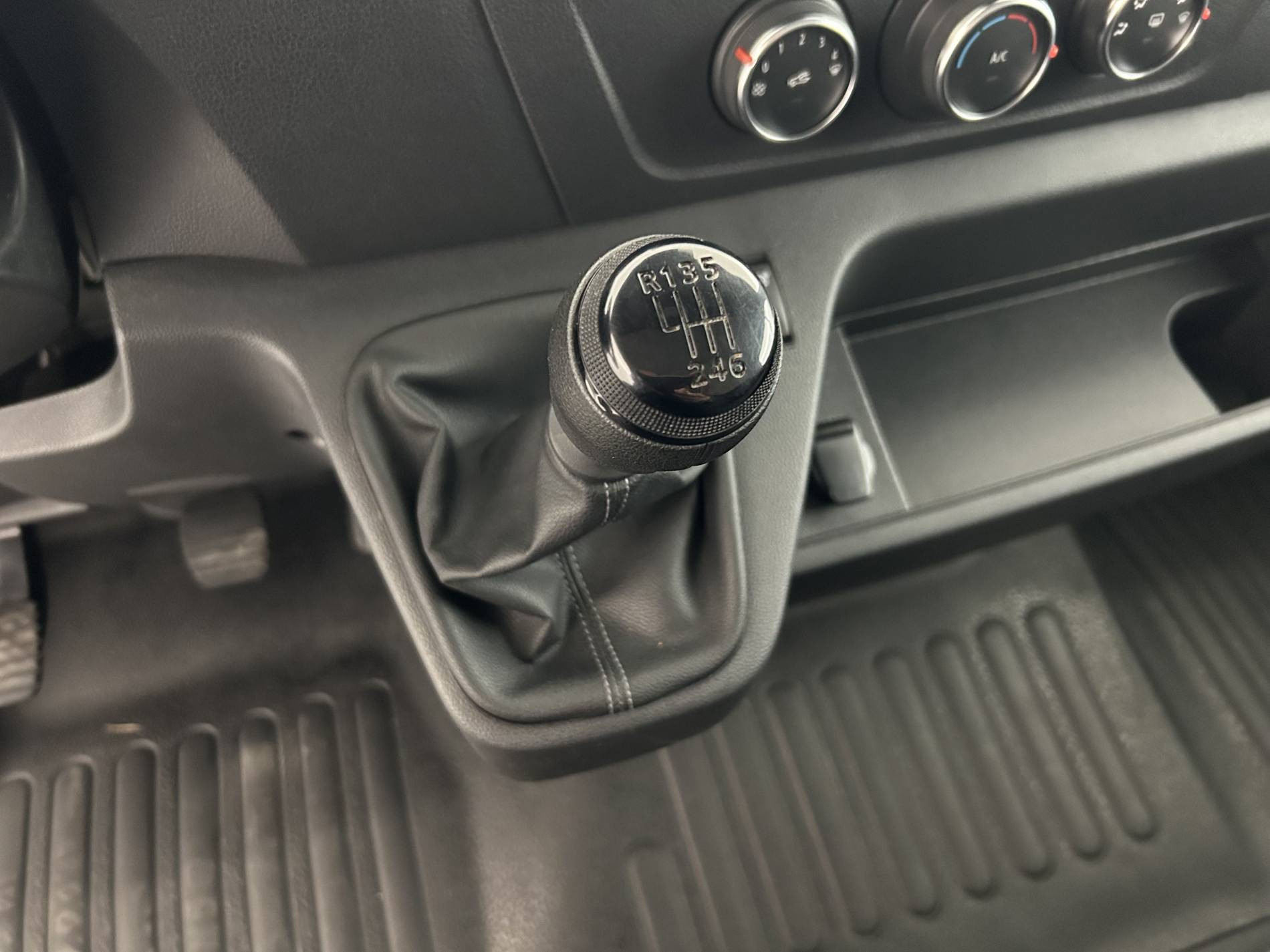 Vente en ligne Renault Master Fourgon MASTER FGN TRAC F3500 L2H2 BLUE DCI 135 au prix de 24 490 €