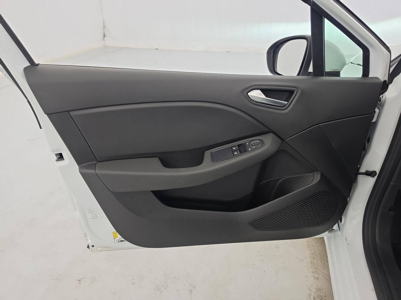 Vente en ligne Renault Clio 5 Clio E-Tech 140 - 21N au prix de 14 890 €