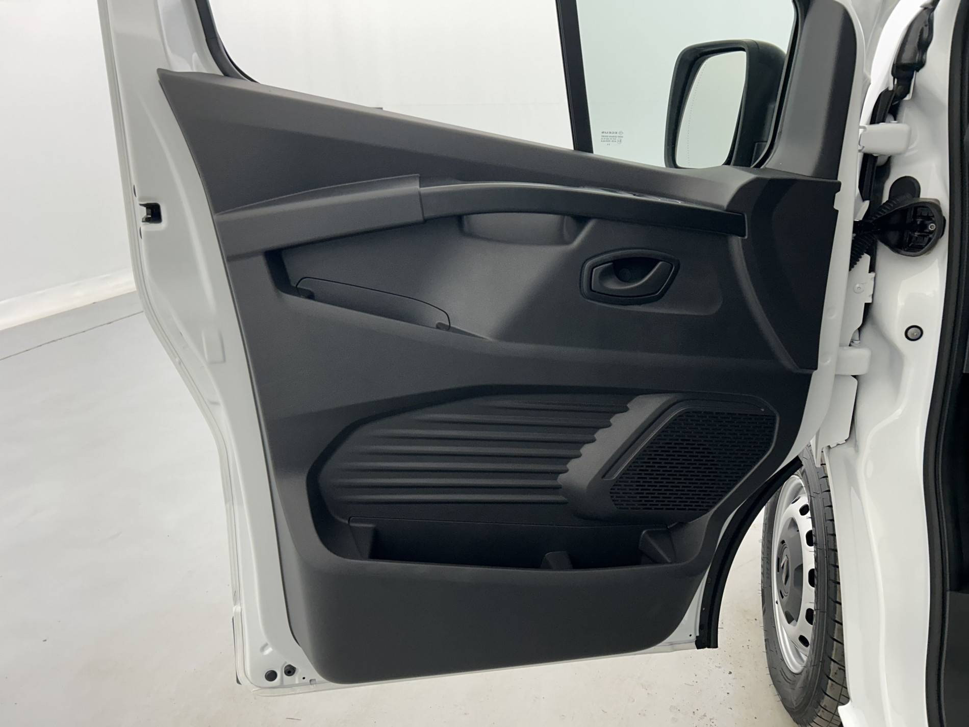 Vente en ligne Renault Trafic 3 Fourgon TRAFIC FG BLUE DCI 130 L1H1 3T GSR2 au prix de 24 990 €