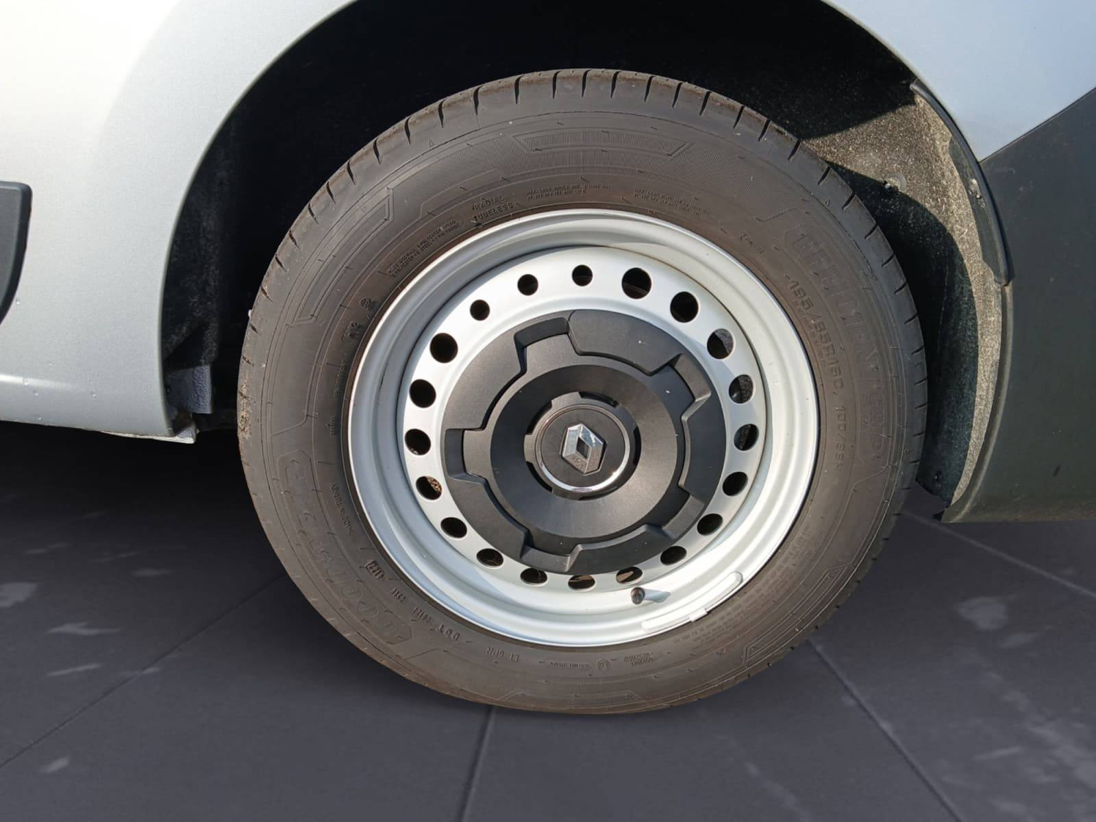 Vente en ligne Renault Kangoo Van E-Tech  L2 EV45  DC 80KW au prix de 23 290 €