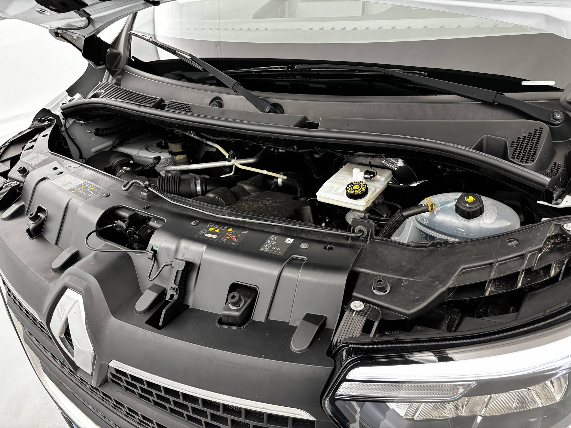 Vente en ligne Renault Master Fourgon MASTER FGN TRAC F3500 L2H2 BLUE DCI 135 au prix de 25 990 €