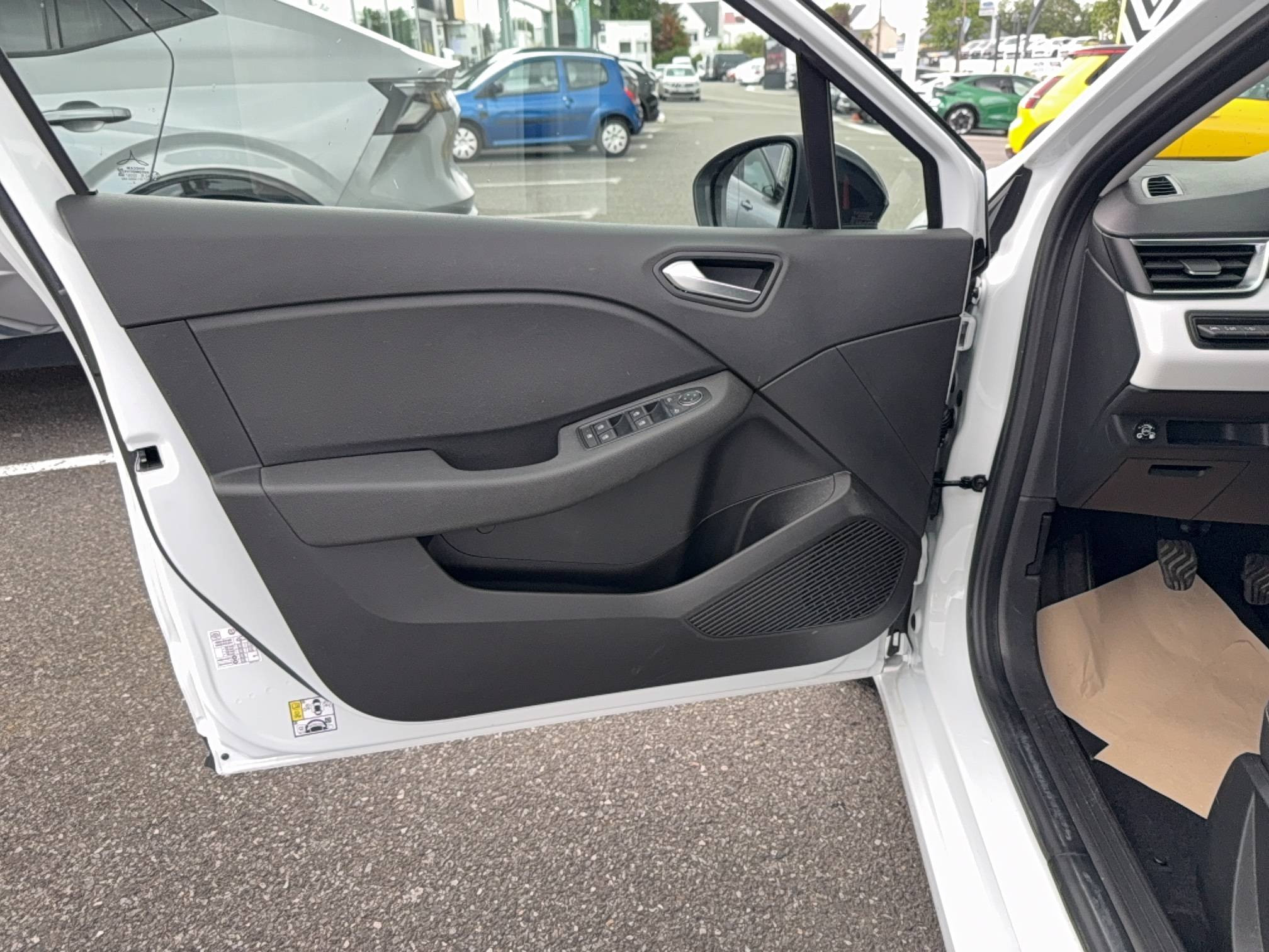 Vente en ligne Renault Clio 5 Clio TCe 100 GPL au prix de 15 490 €