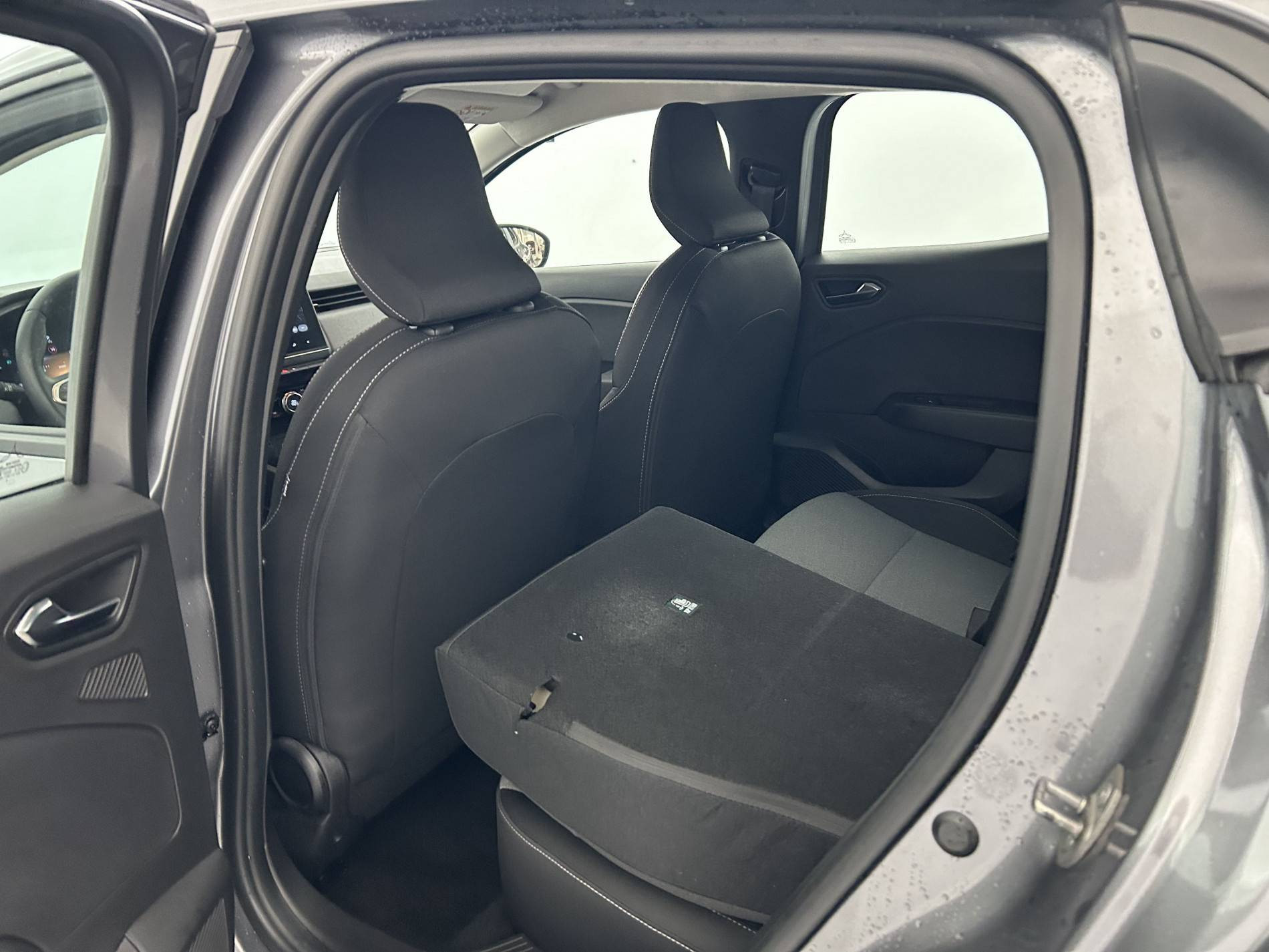 Vente en ligne Renault Clio 5 Clio E-Tech full hybrid 145 ch GSR2 au prix de 18 990 €