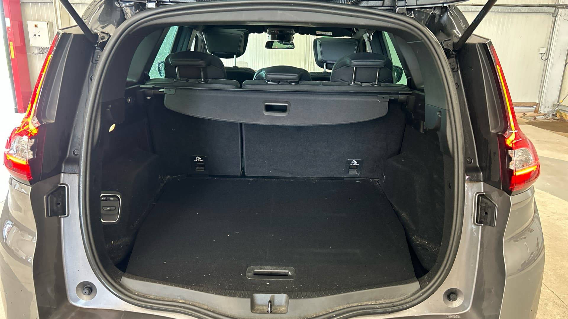 Vente en ligne Renault Grand Scenic 4 Grand Scenic TCe 160 EDC au prix de 22 990 €