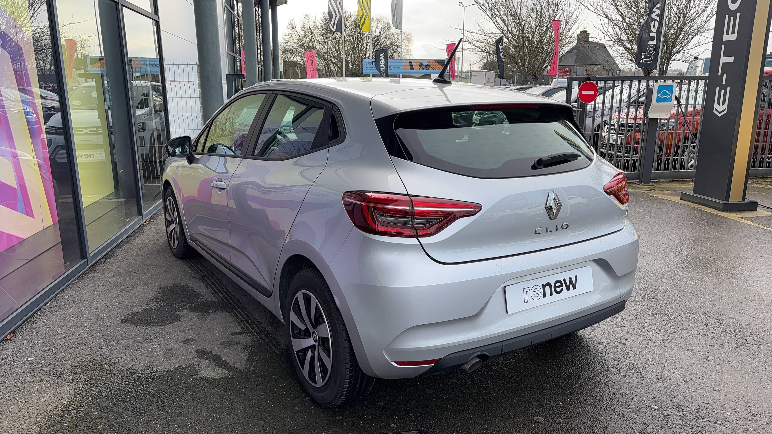 Vente en ligne Renault Clio 5 Clio TCe 90 au prix de 14 790 €