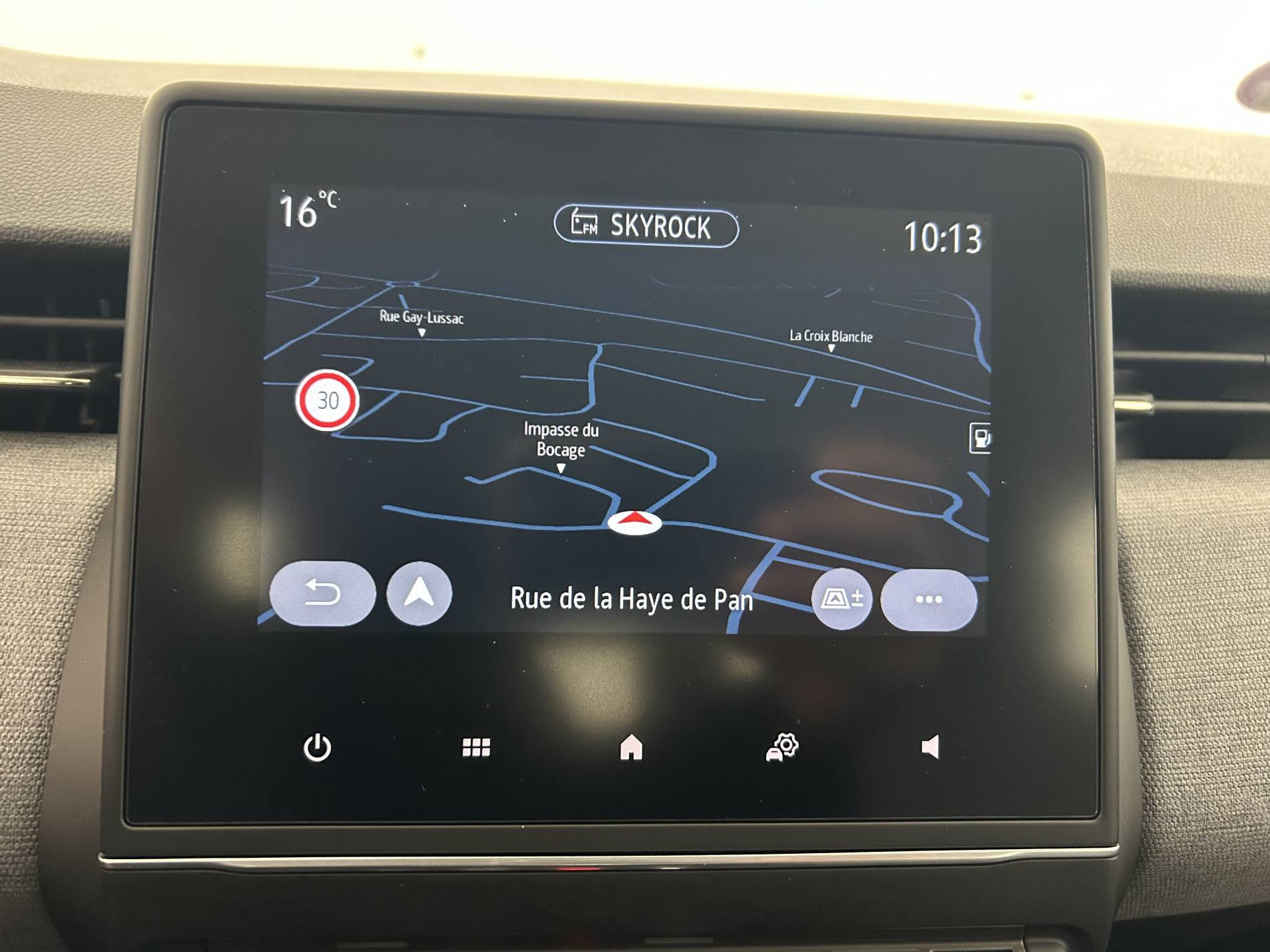 Vente en ligne Renault Clio 5 Clio E-Tech full hybrid 145 au prix de 17 990 €