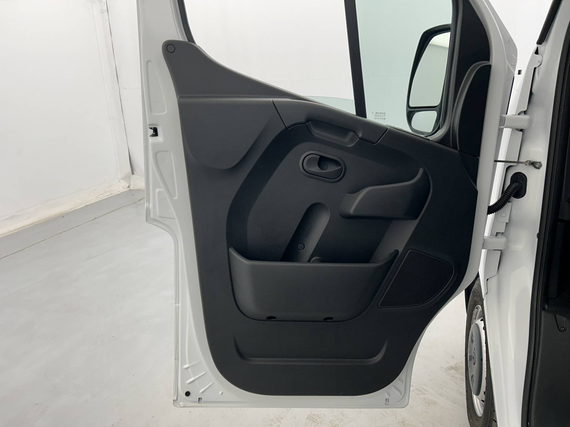 Vente en ligne Renault Master Fourgon MASTER FGN TRAC F3500 L2H2 BLUE DCI 135 au prix de 25 990 €